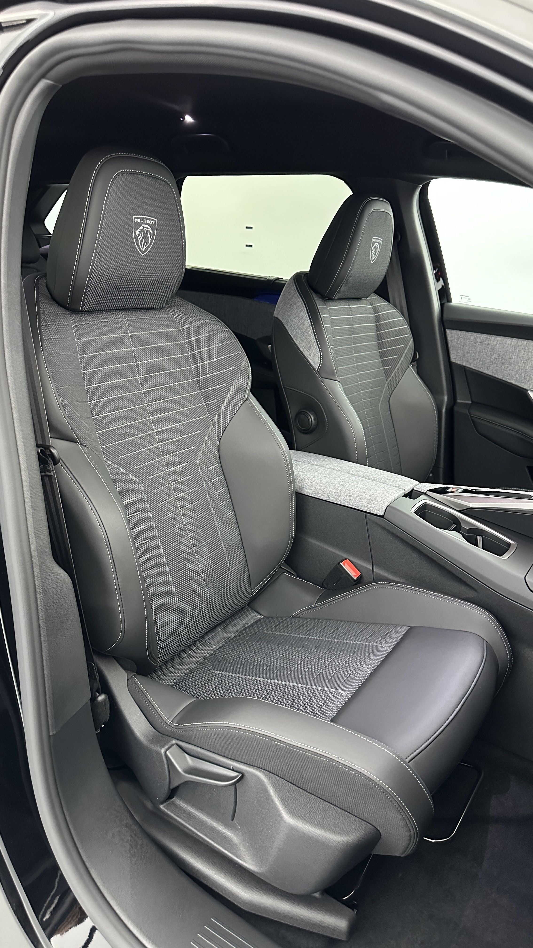 PEUGEOT 5008 1.2 Hybrid 145ch GT e-DCS6