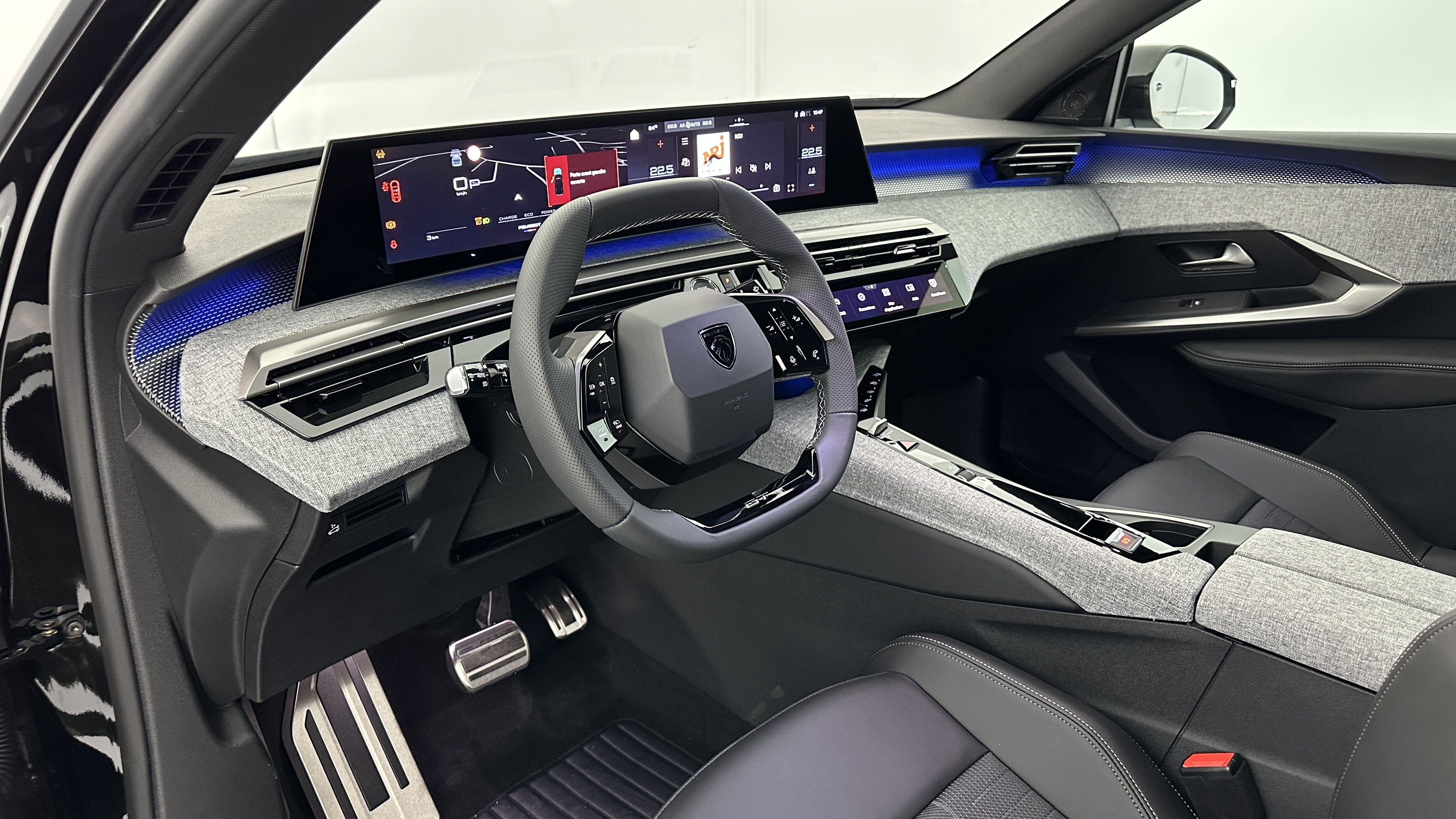 PEUGEOT 5008 1.2 Hybrid 145ch GT e-DCS6