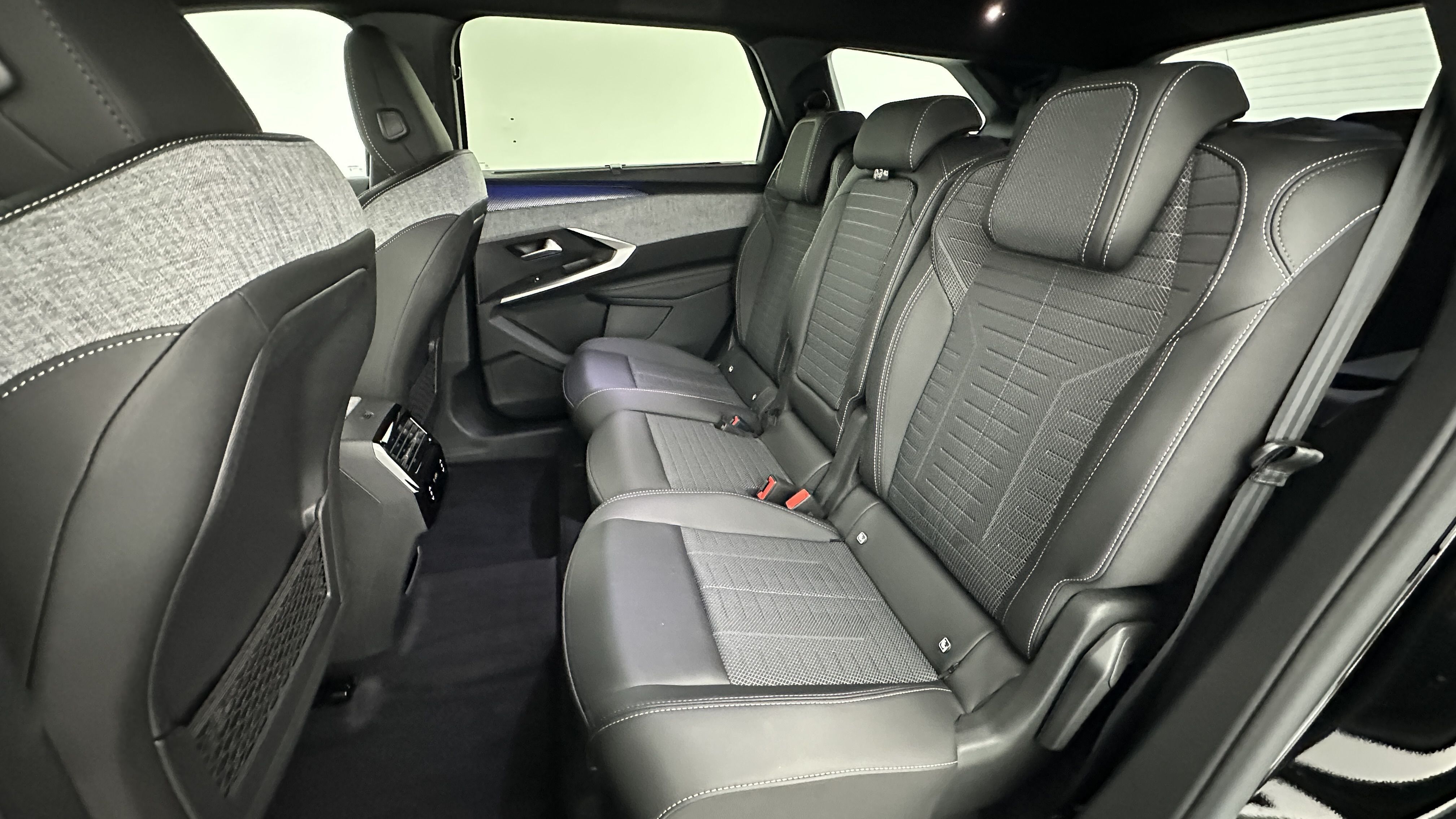 PEUGEOT 5008 1.2 Hybrid 145ch GT e-DCS6