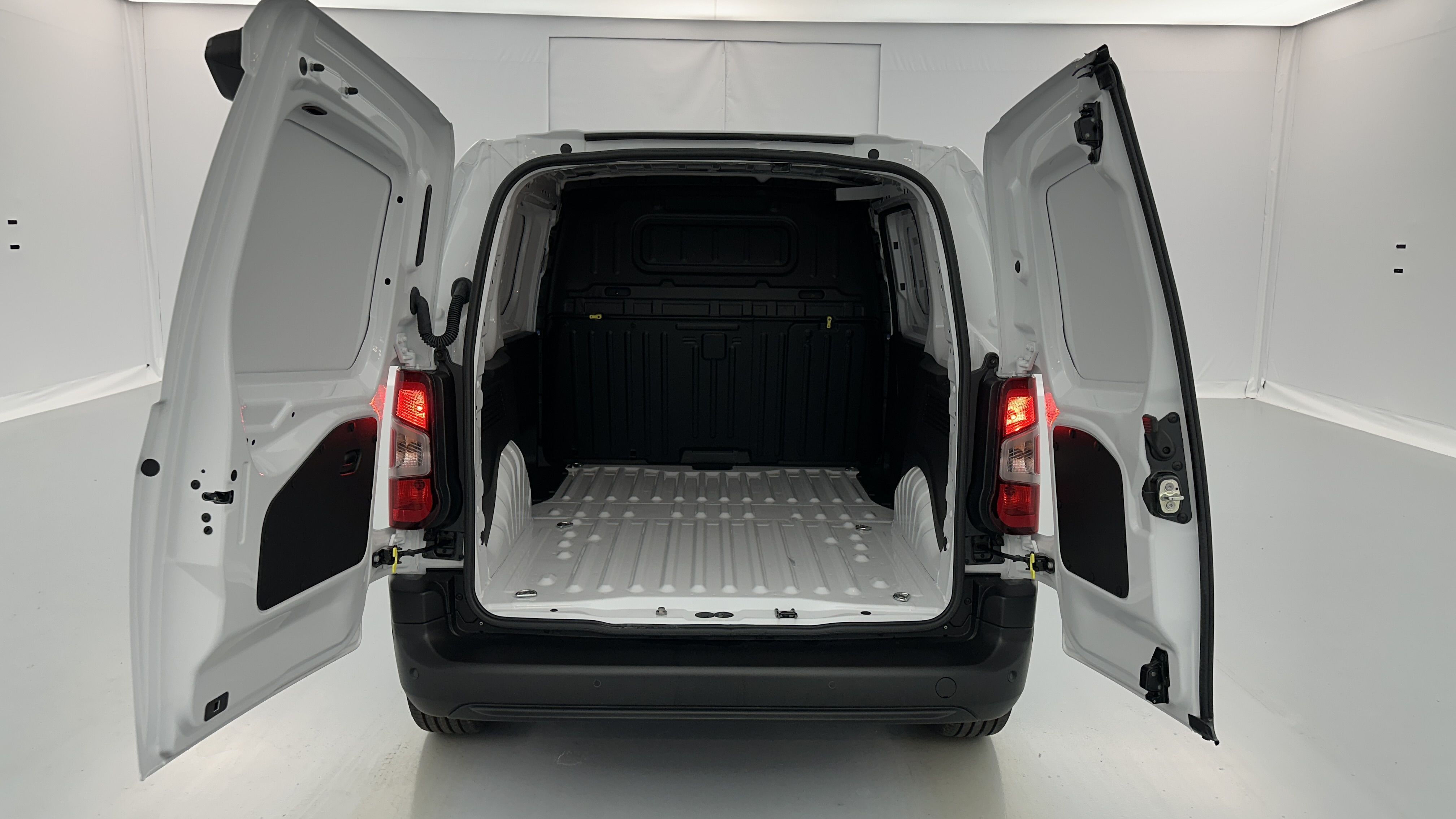 PEUGEOT PARTNER III M 650kg BlueHDi 130ch EAT8