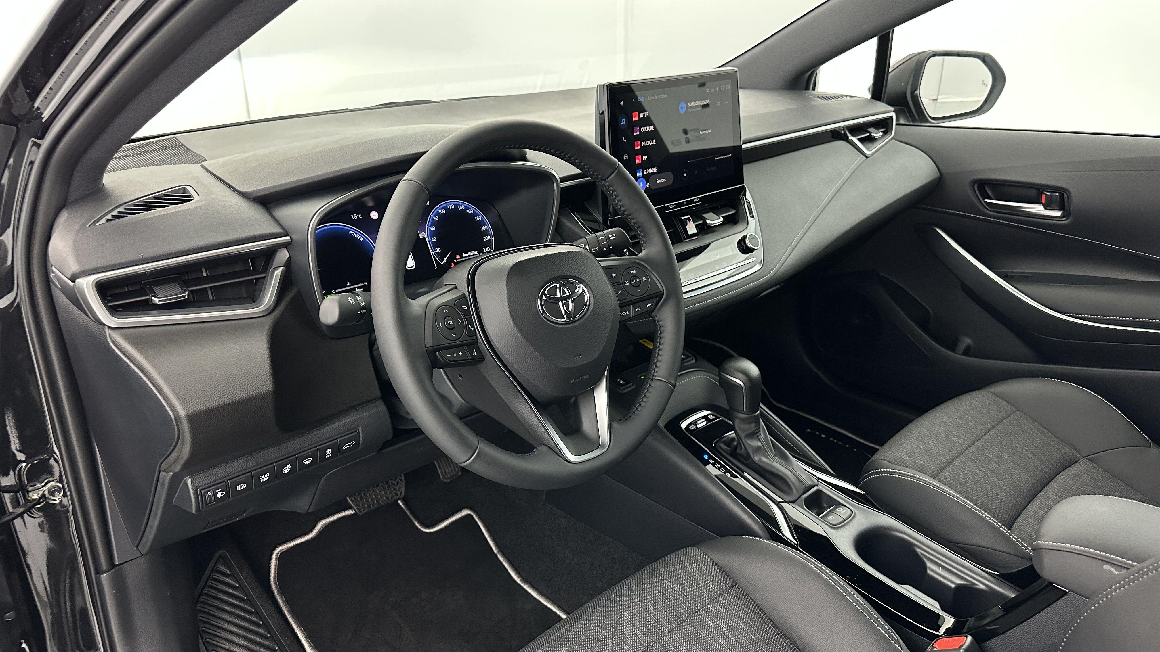 TOYOTA COROLLA TOURING X 1.8 Hybrid 140ch Design (Team Player)