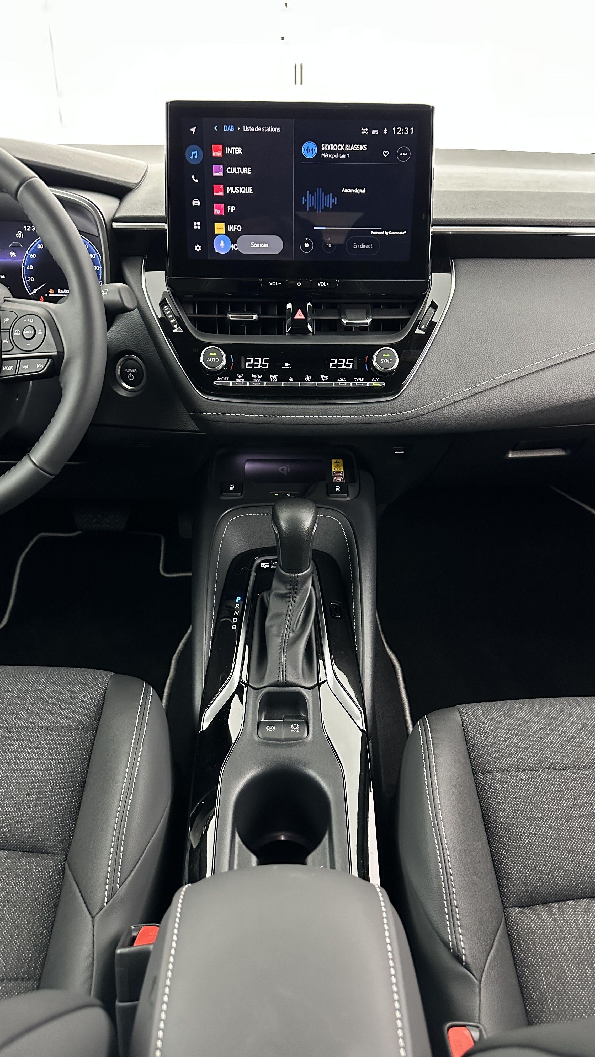 TOYOTA COROLLA TOURING X 1.8 Hybrid 140ch Design (Team Player)