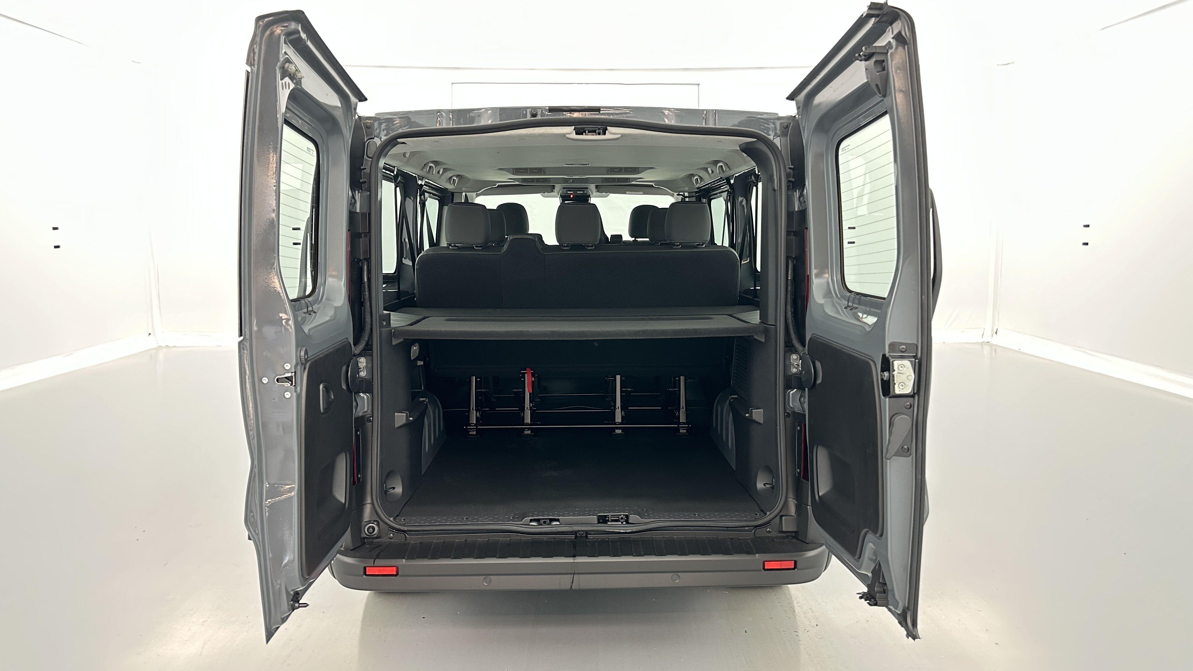 NISSAN PRIMASTAR COMBI L2H1 3.0t 2.0 dCi 150ch N-Connecta