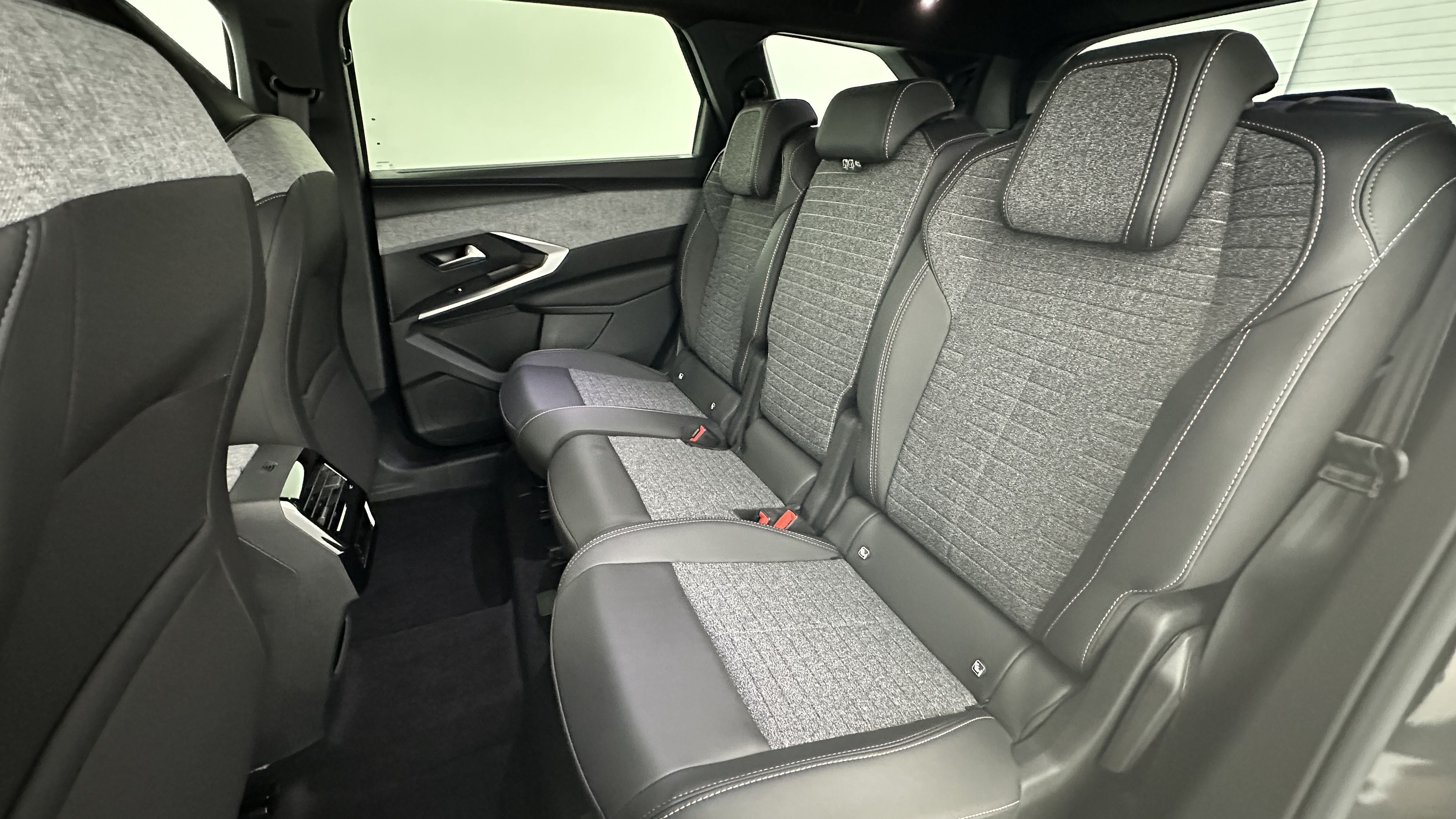 PEUGEOT 5008 1.2 Hybrid 145ch Allure e-DCS6