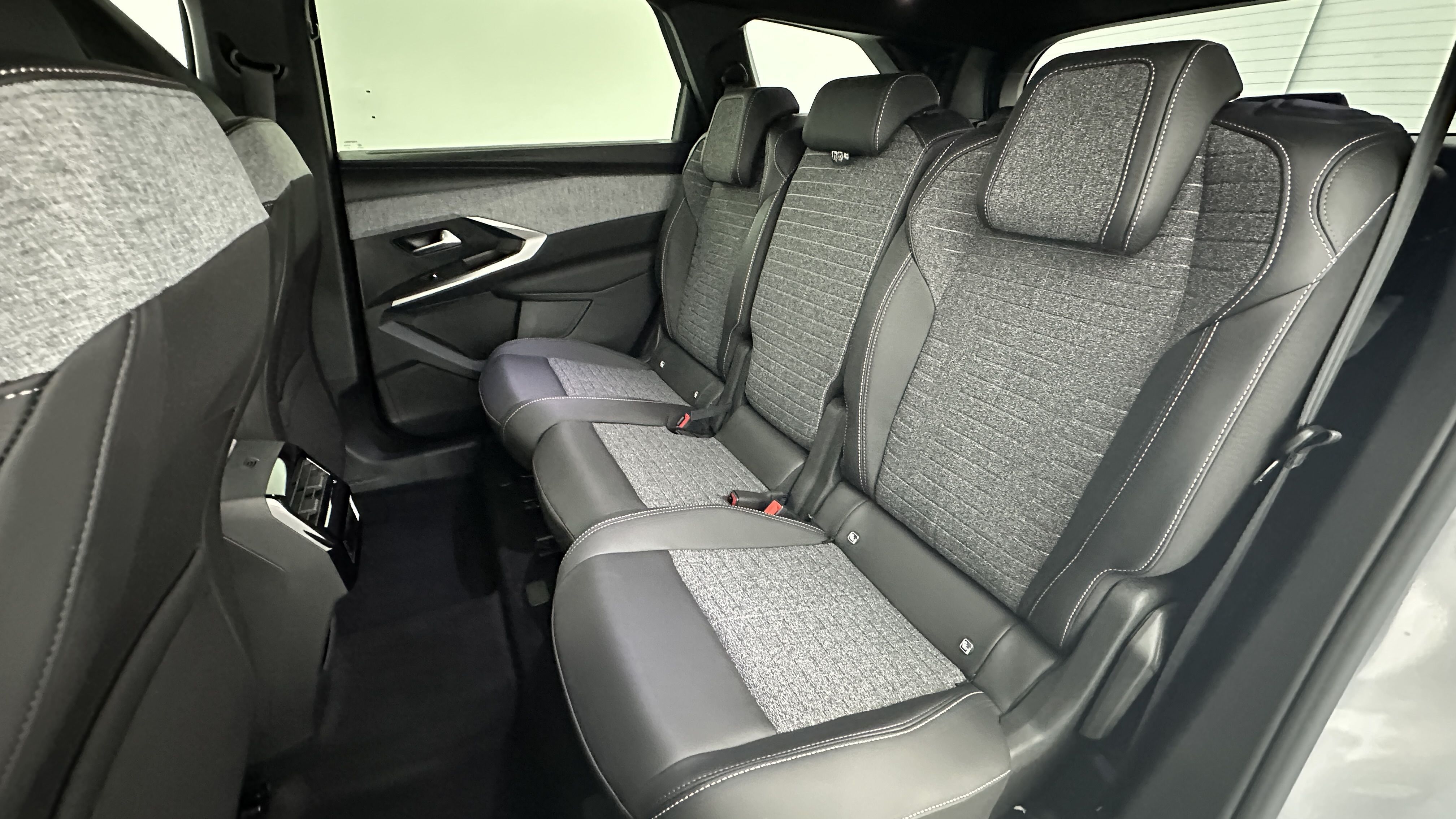 PEUGEOT 5008 1.2 Hybrid 145ch Allure e-DCS6