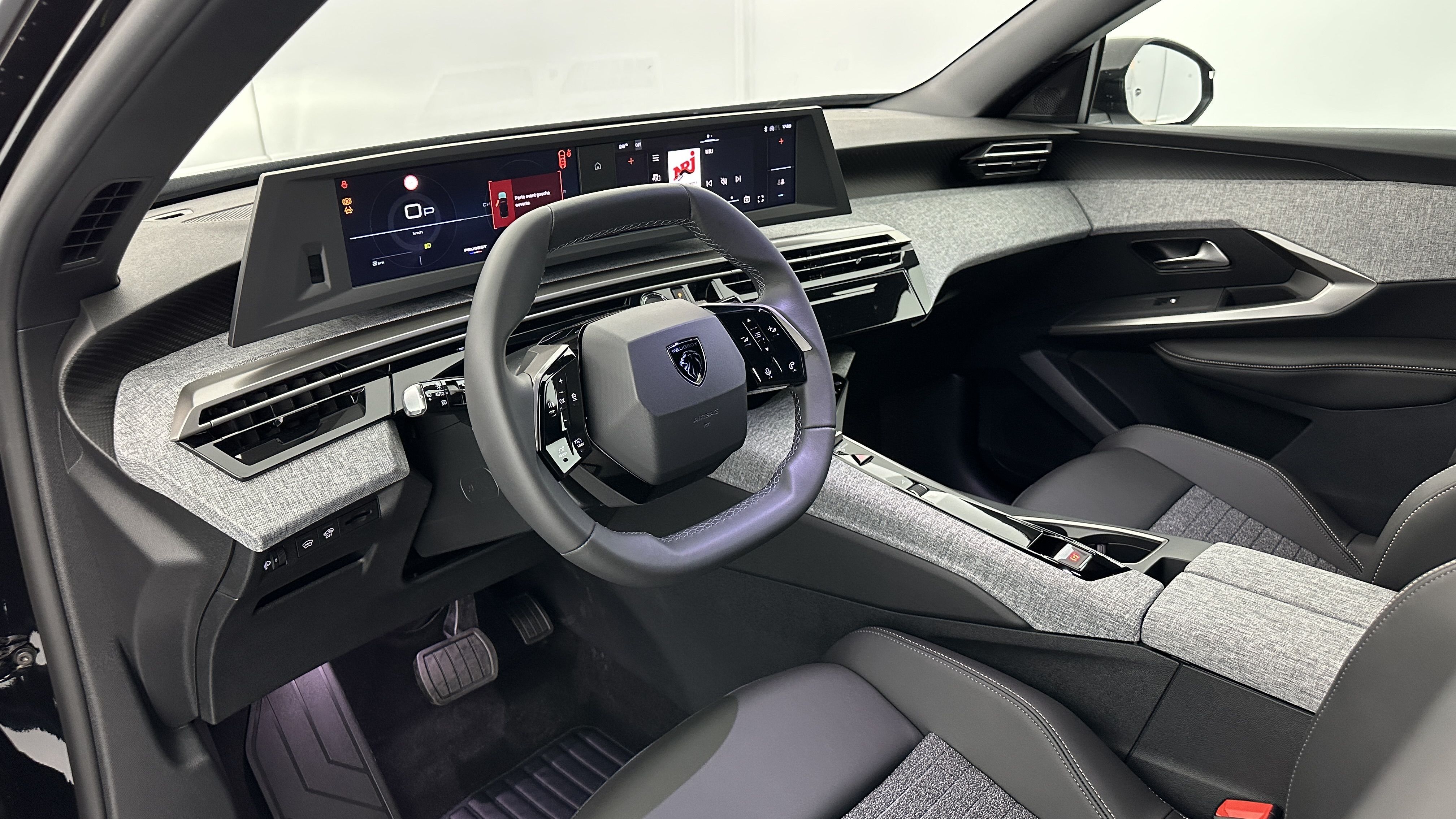 PEUGEOT 5008 1.2 Hybrid 145ch Allure e-DCS6