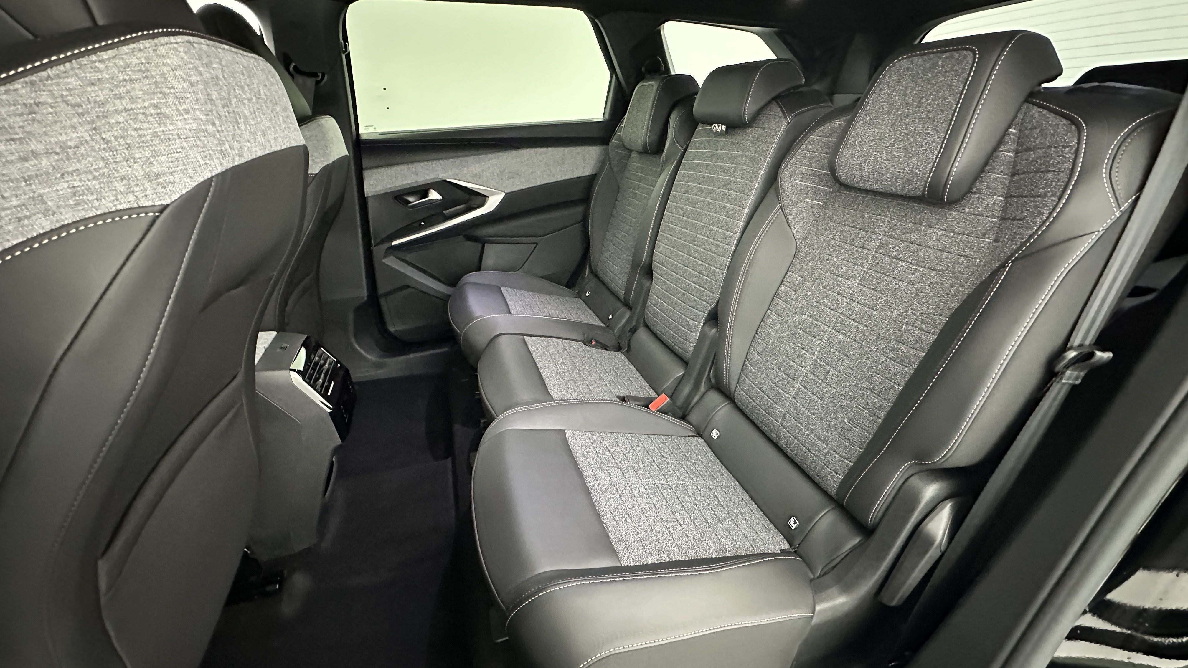 PEUGEOT 5008 1.2 Hybrid 145ch Allure e-DCS6