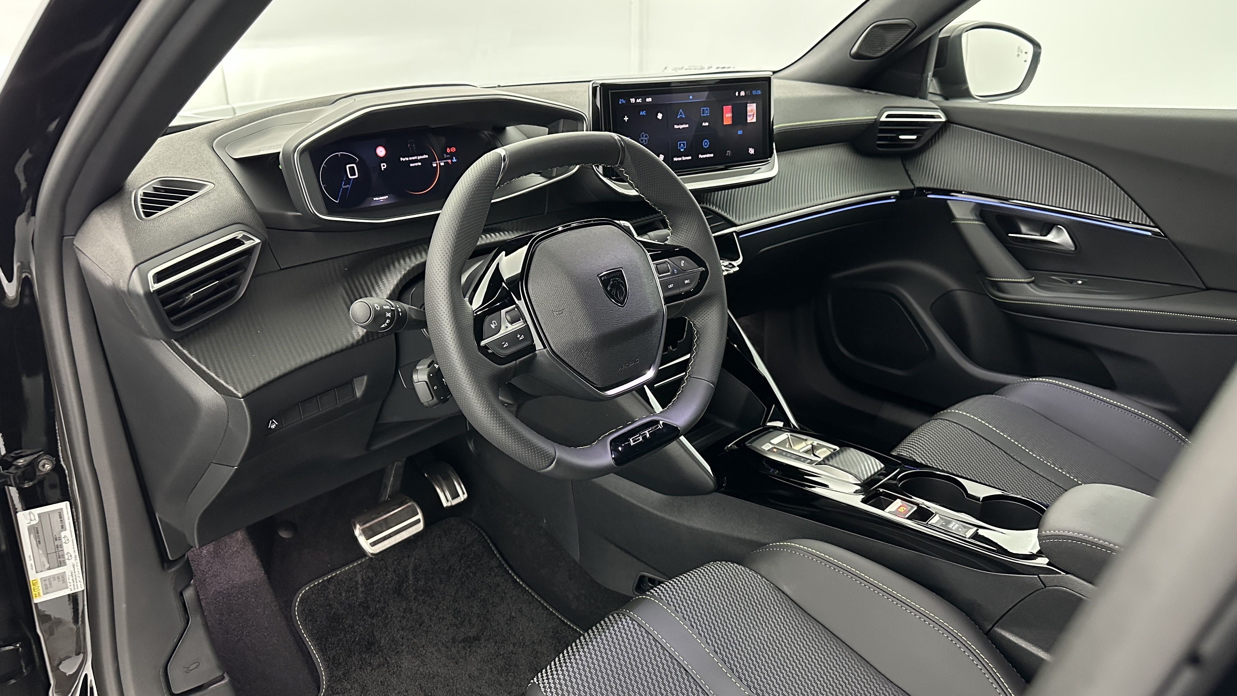 PEUGEOT 2008 II(2) 1.2 Hybrid 136ch GT e-DCS6