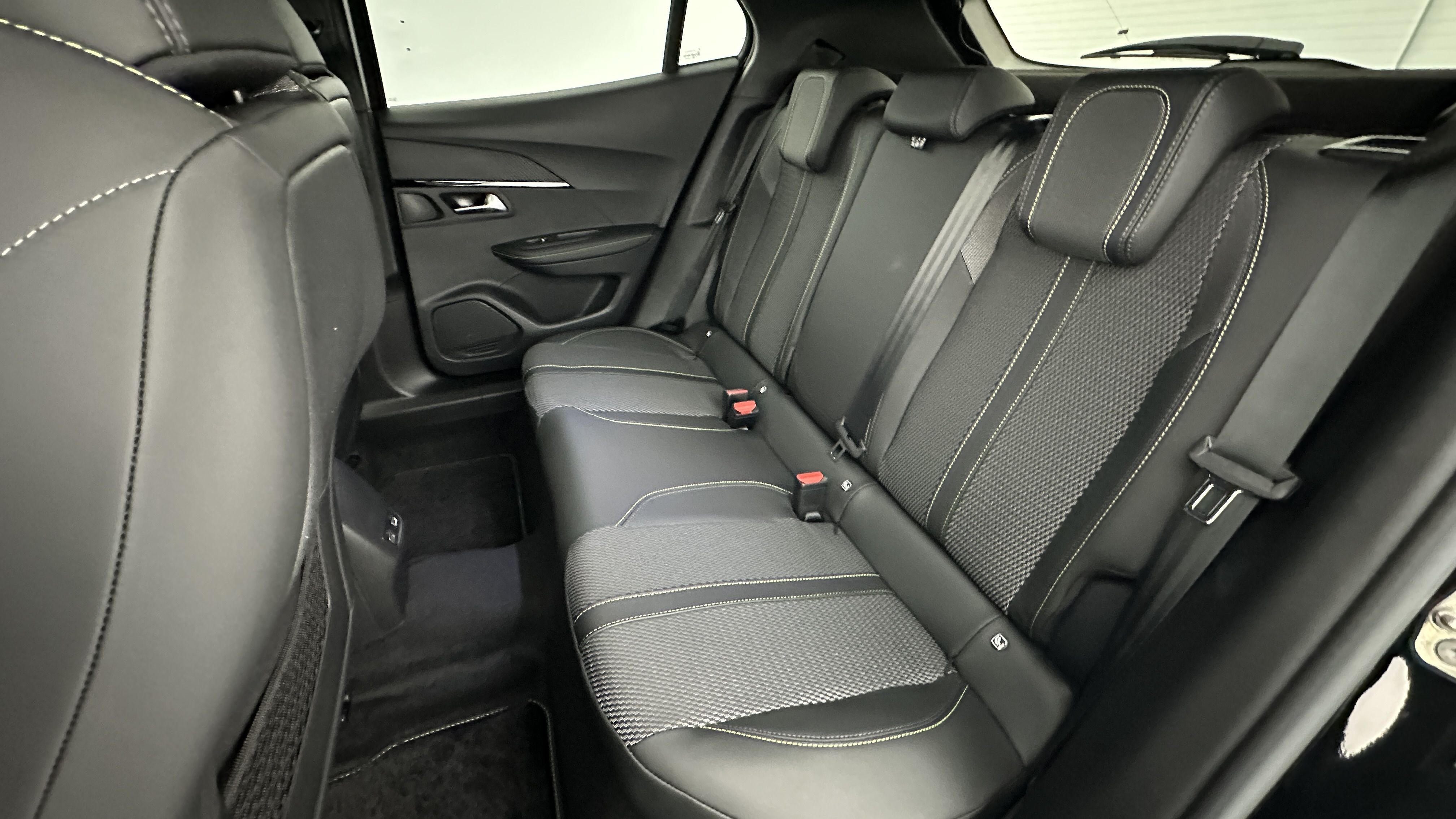 PEUGEOT 2008 II(2) 1.2 Hybrid 136ch GT e-DCS6