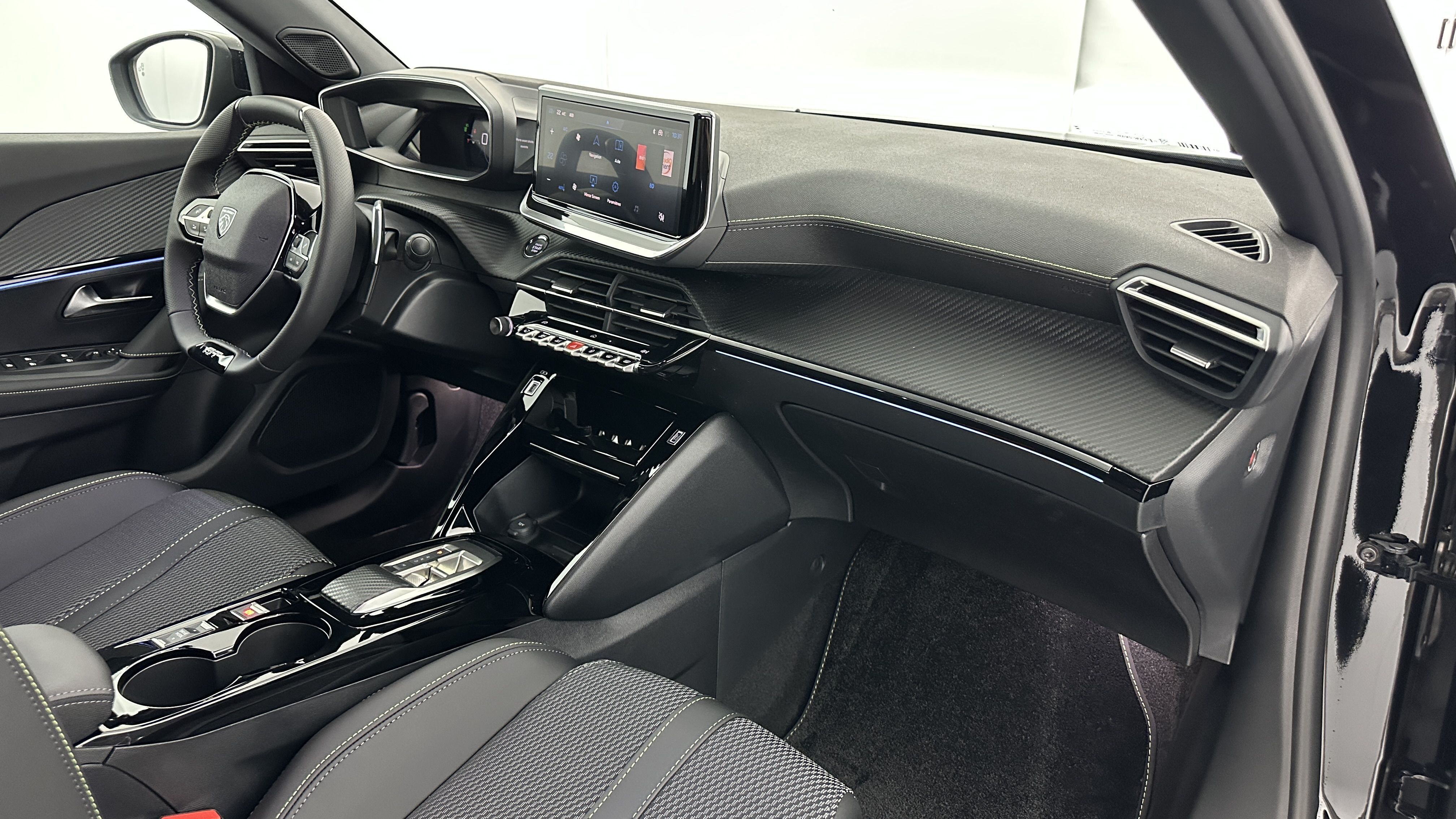 PEUGEOT 2008 II(2) 1.2 Hybrid 136ch GT e-DCS6