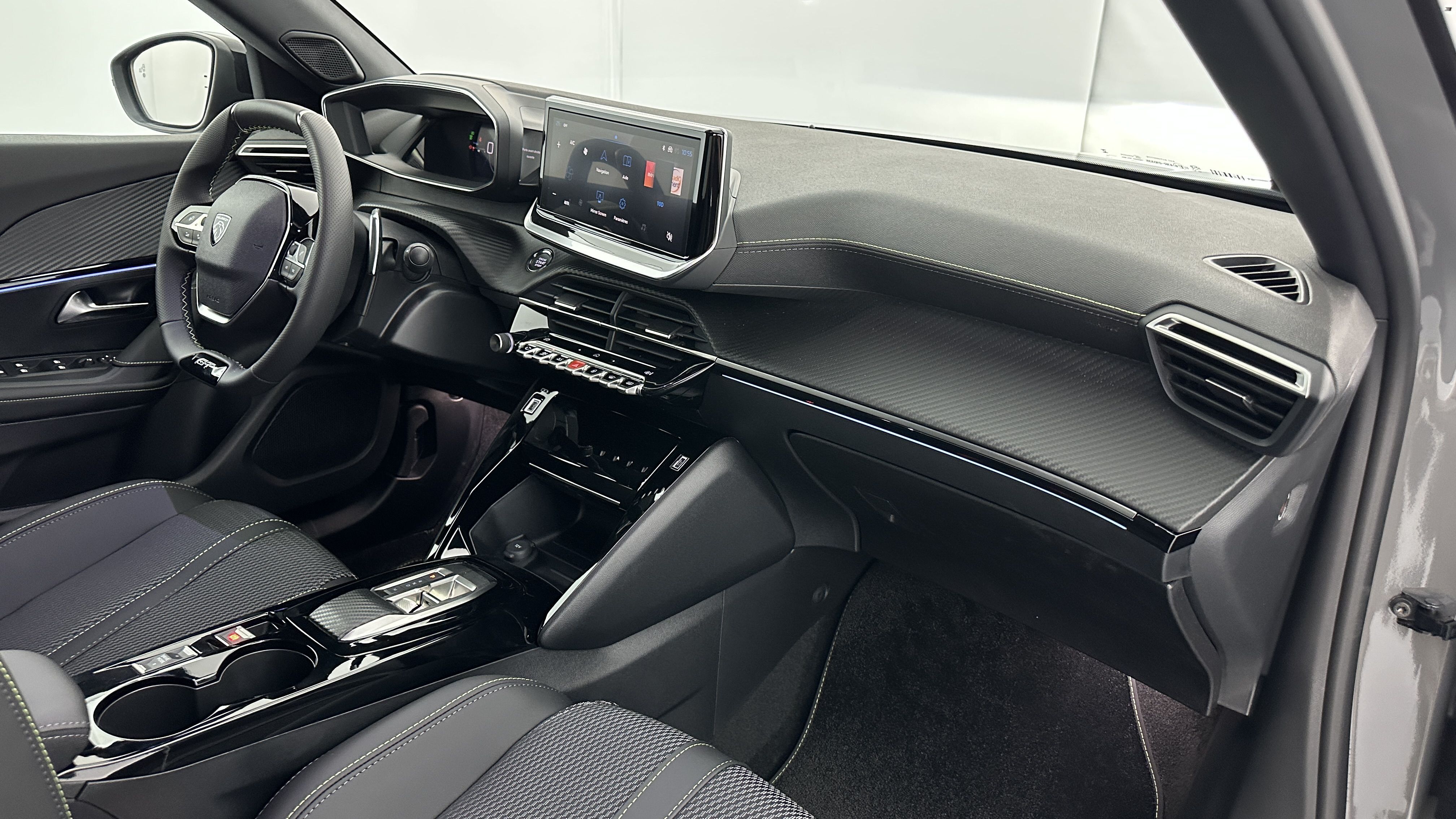PEUGEOT 2008 II(2) 1.2 Hybrid 136ch GT e-DCS6