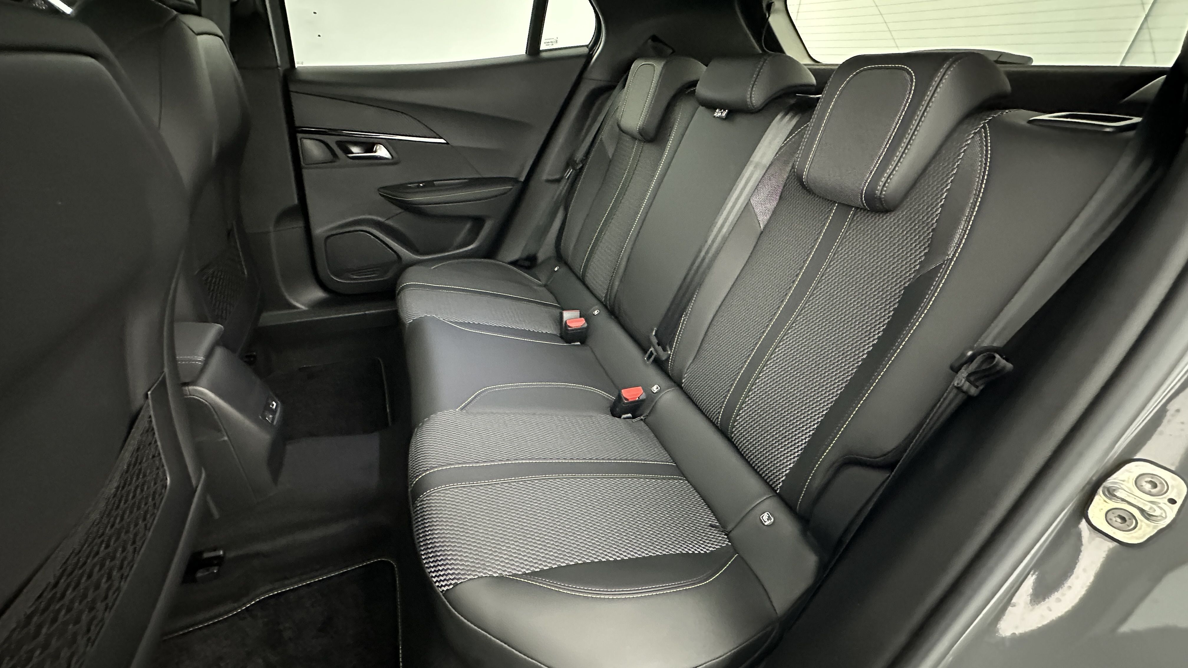 PEUGEOT 2008 II(2) 1.2 Hybrid 136ch GT e-DCS6