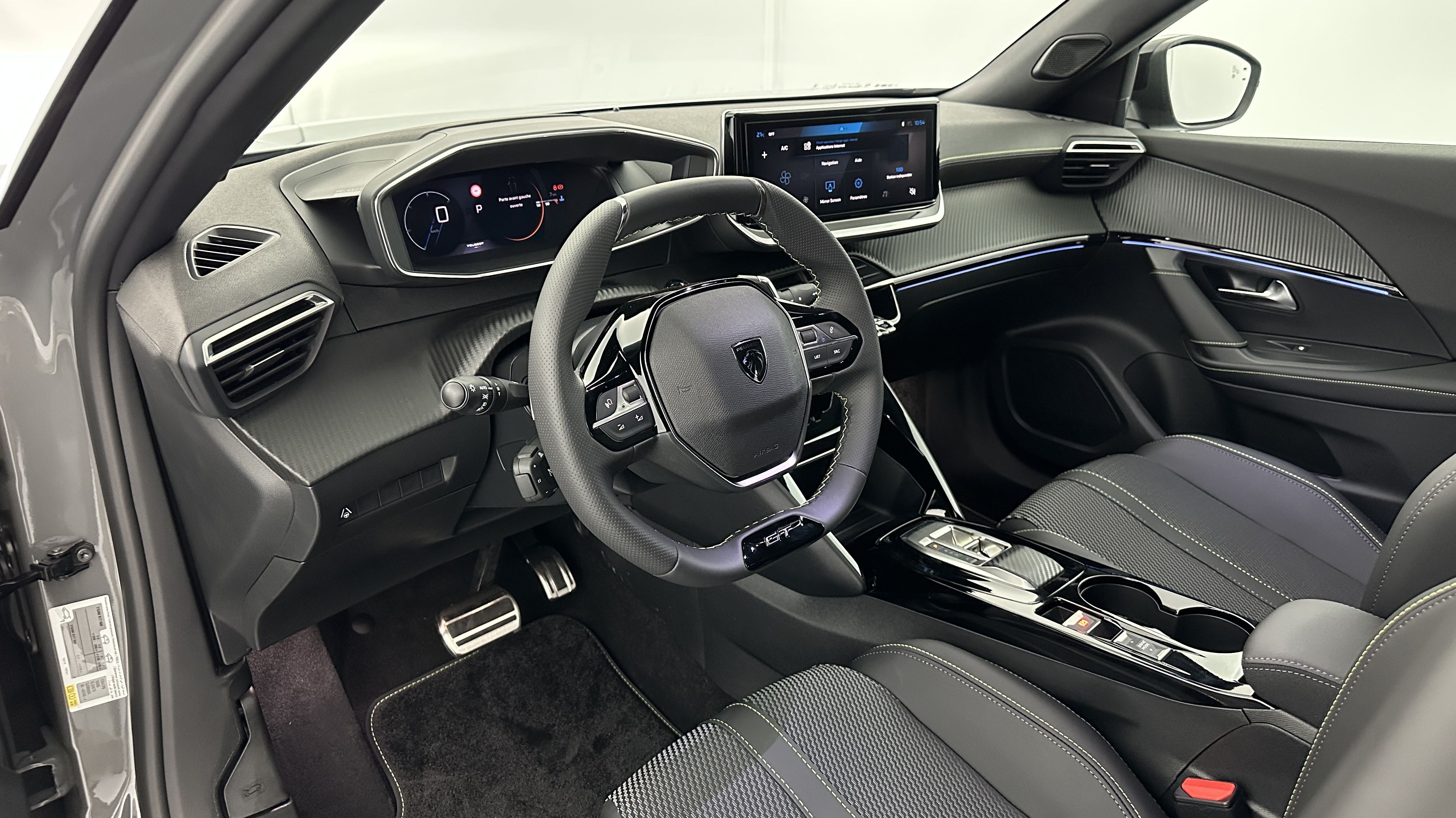 PEUGEOT 2008 II(2) 1.2 Hybrid 136ch GT e-DCS6