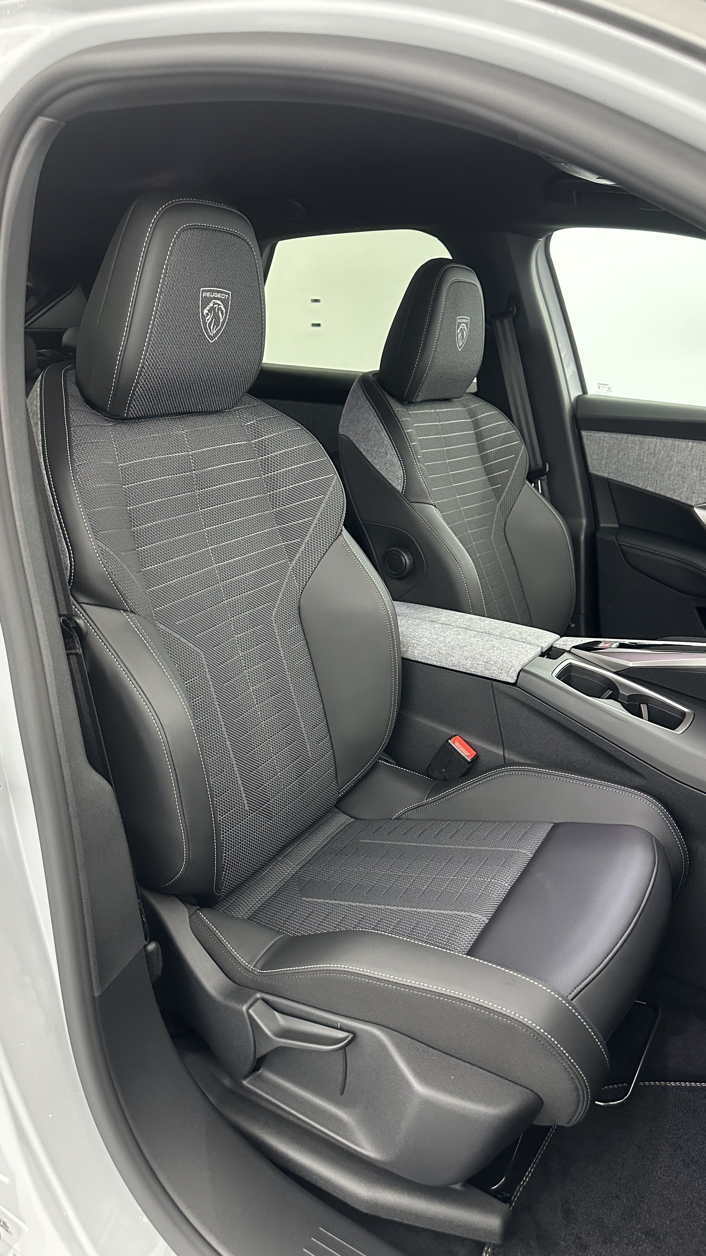 PEUGEOT 3008 1.2 Hybrid 145ch GT e-DCS6