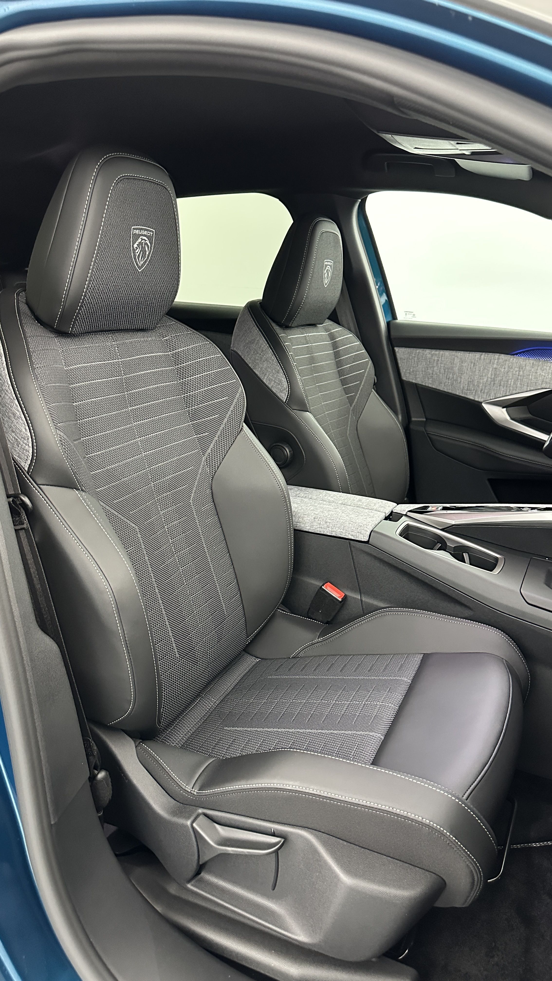 PEUGEOT 3008 Hybrid 145ch GT e-DCS6