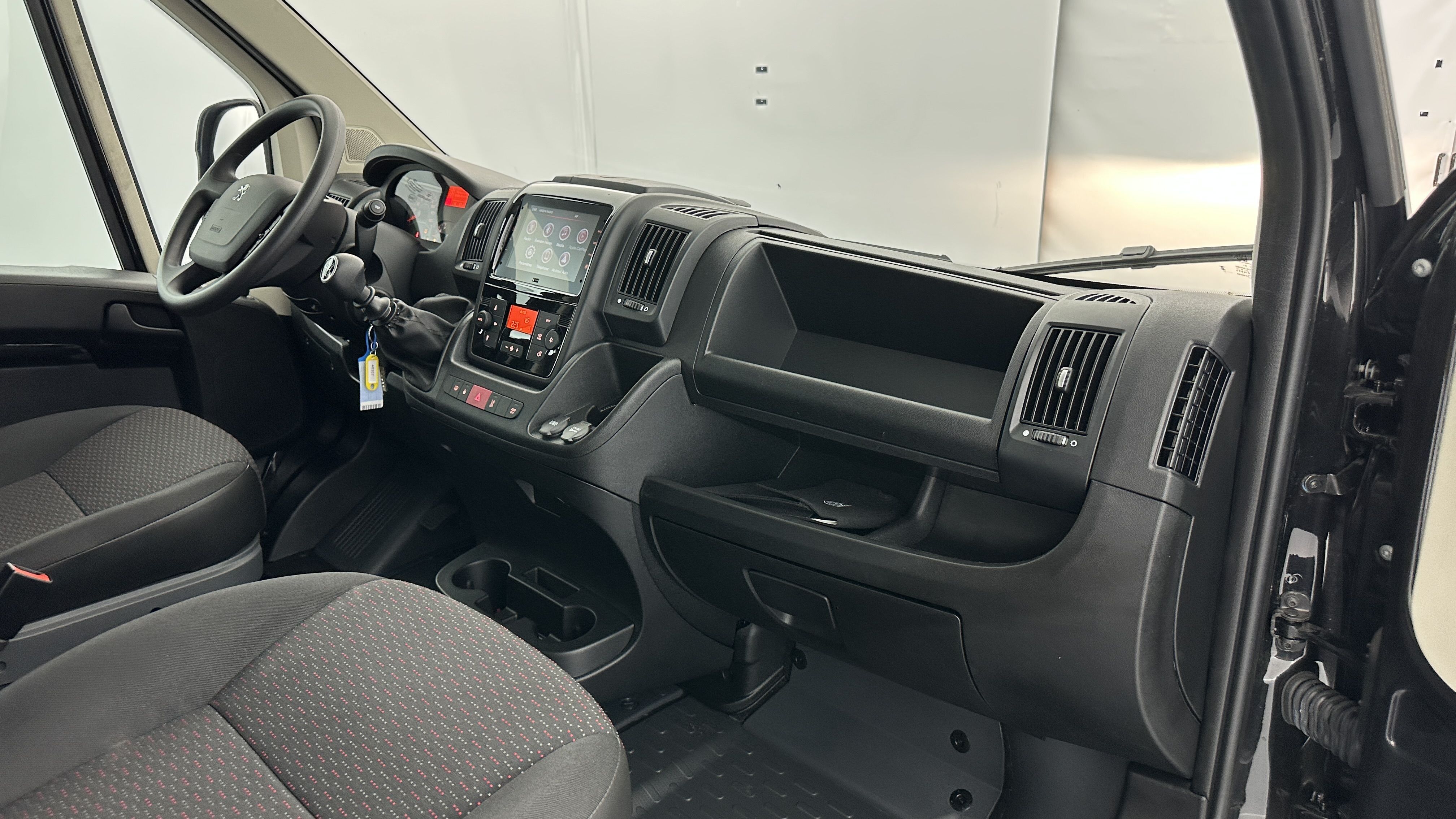 PEUGEOT Boxer ca 335 L3H2 2.2 BlueHDi 165ch