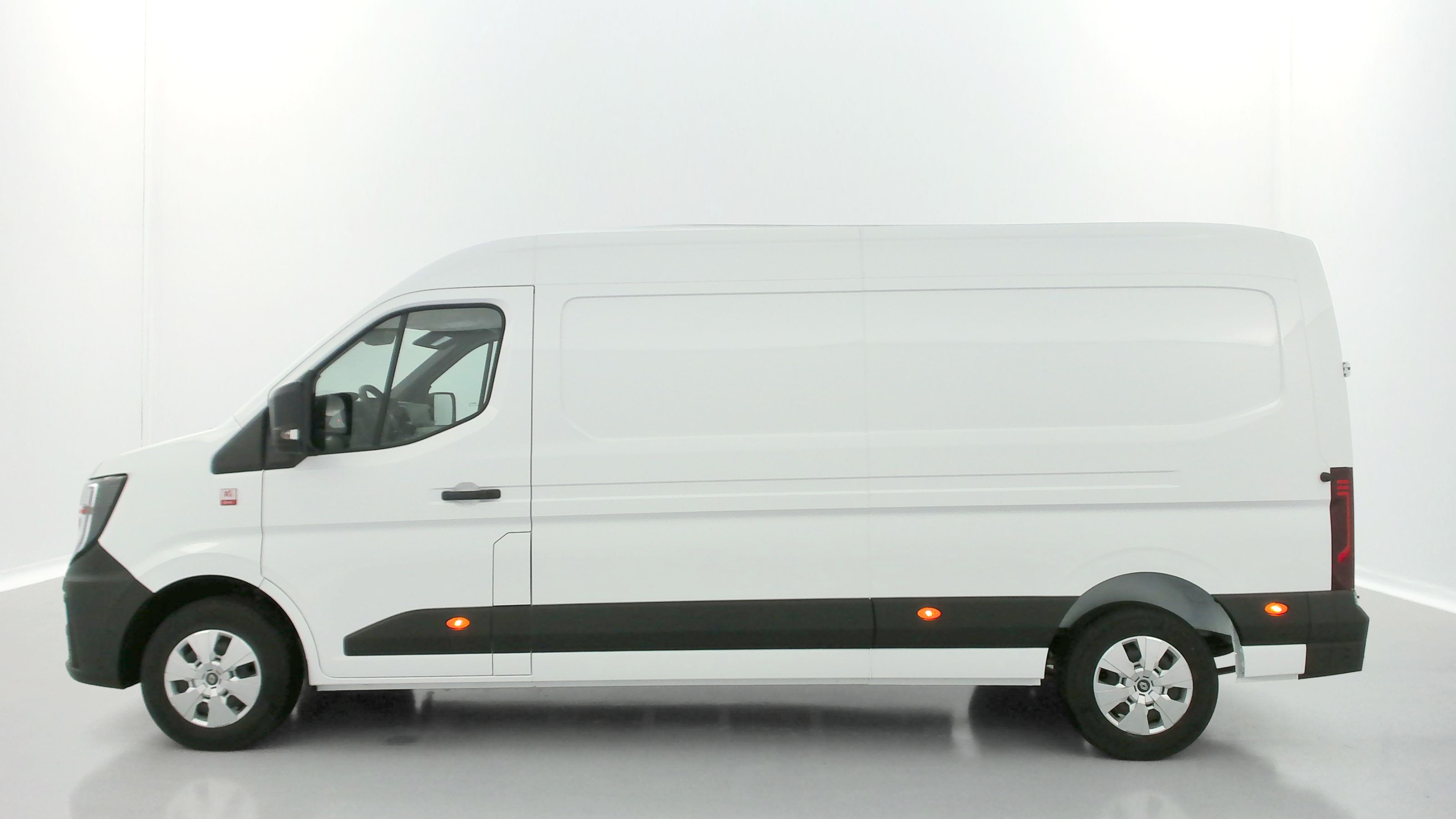 RENAULT MASTER L3H2 3t5 2.0 dCi 150ch RED Edition + PACK LIVRAISON + CAMÉRA + ATTELAGE