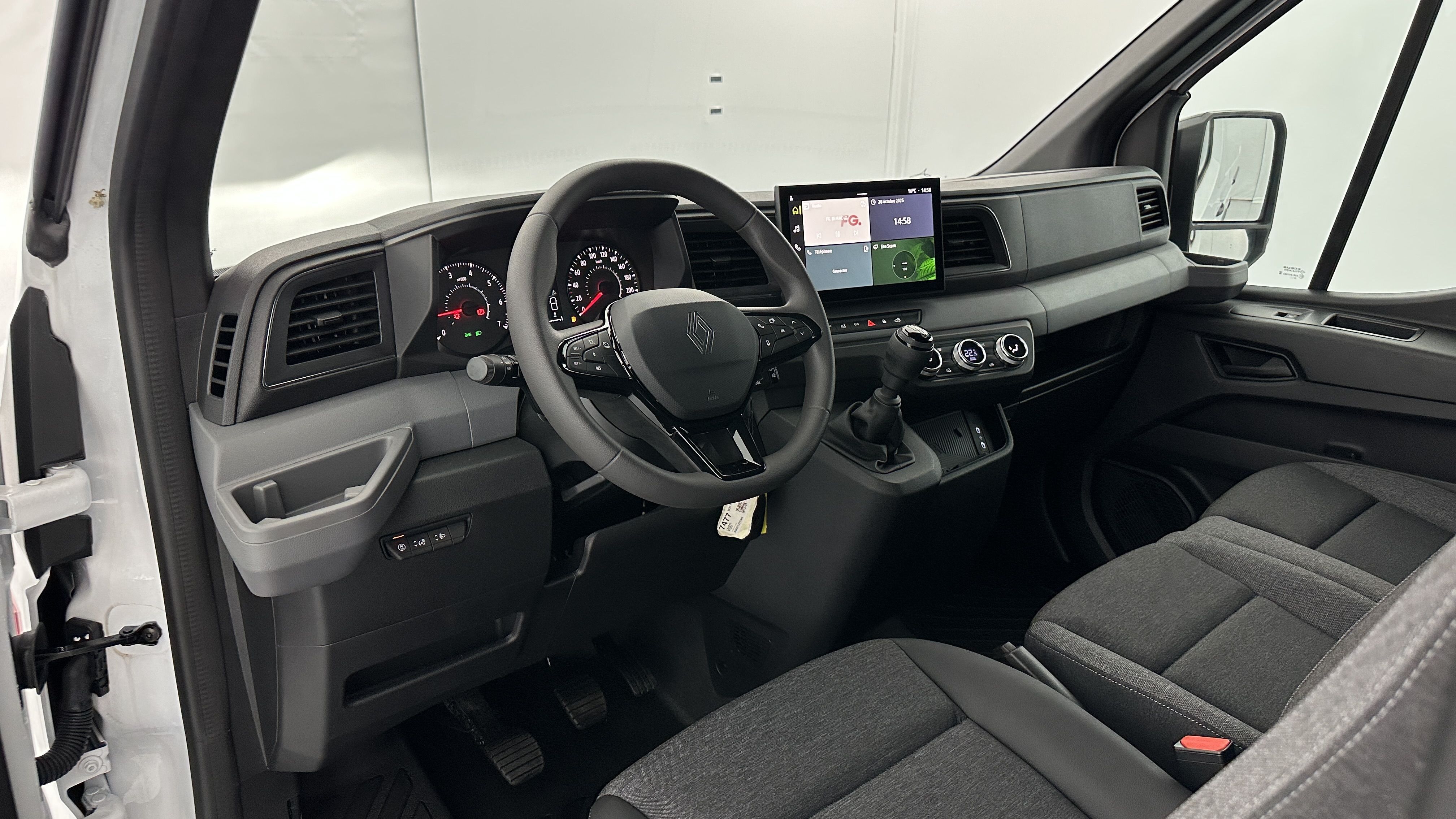 RENAULT MASTER L3H2 3t5 2.0 dCi 150ch RED Edition + PACK LIVRAISON + CAMÉRA + ATTELAGE