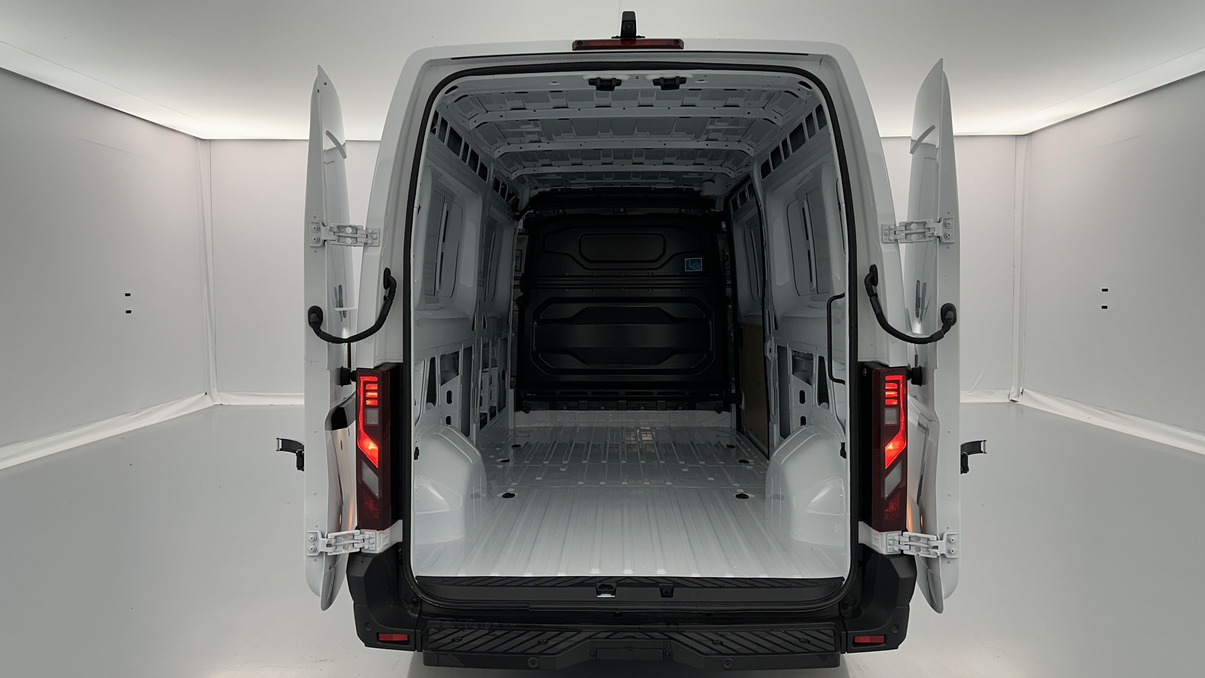 RENAULT MASTER L3H2 3t5 2.0 dCi 150ch RED Edition + PACK LIVRAISON + CAMÉRA + ATTELAGE