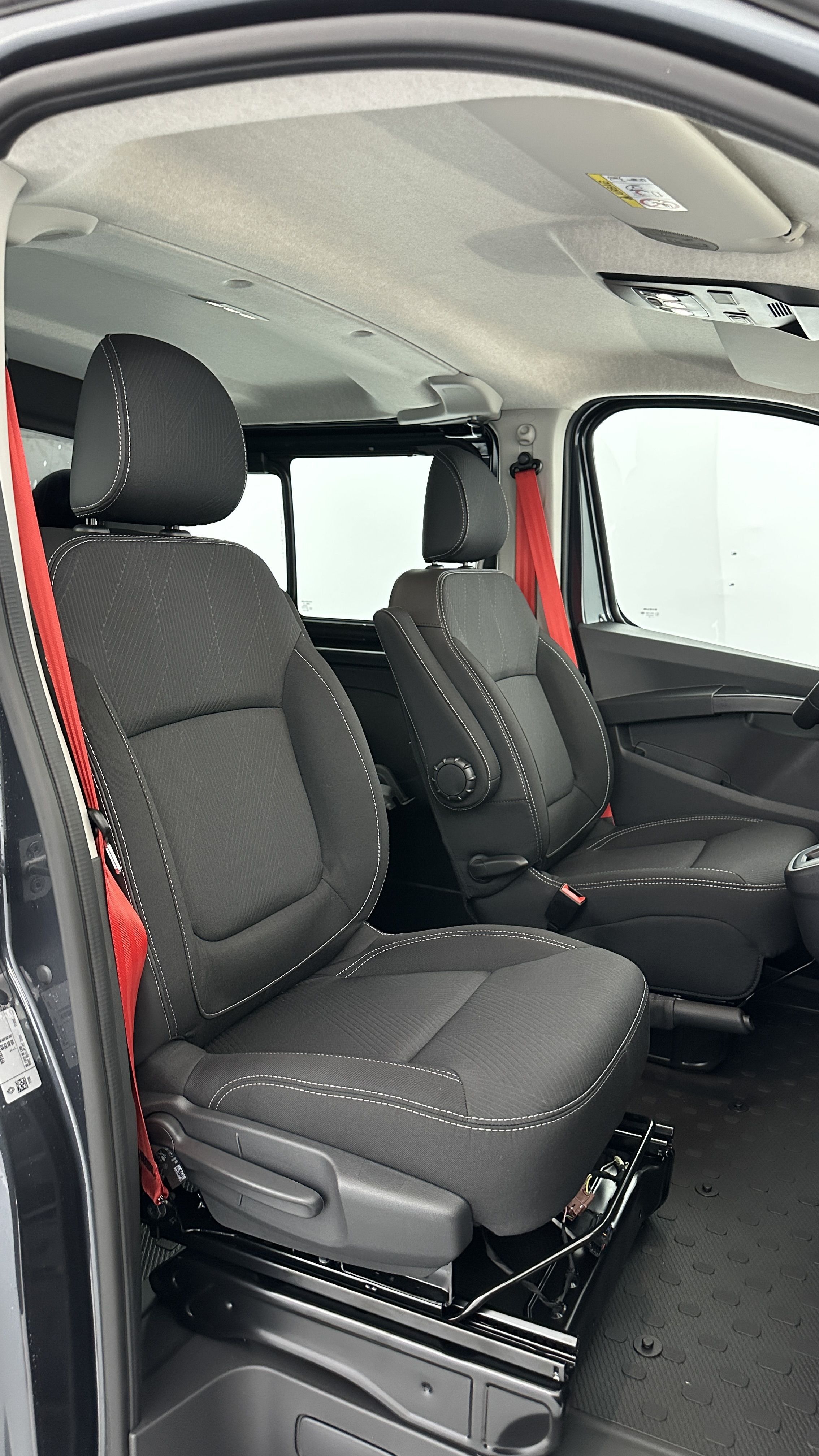 RENAULT TRUCKS Trafic ca L2H1 3000 2.0 dCi 150ch RED Edition EDC