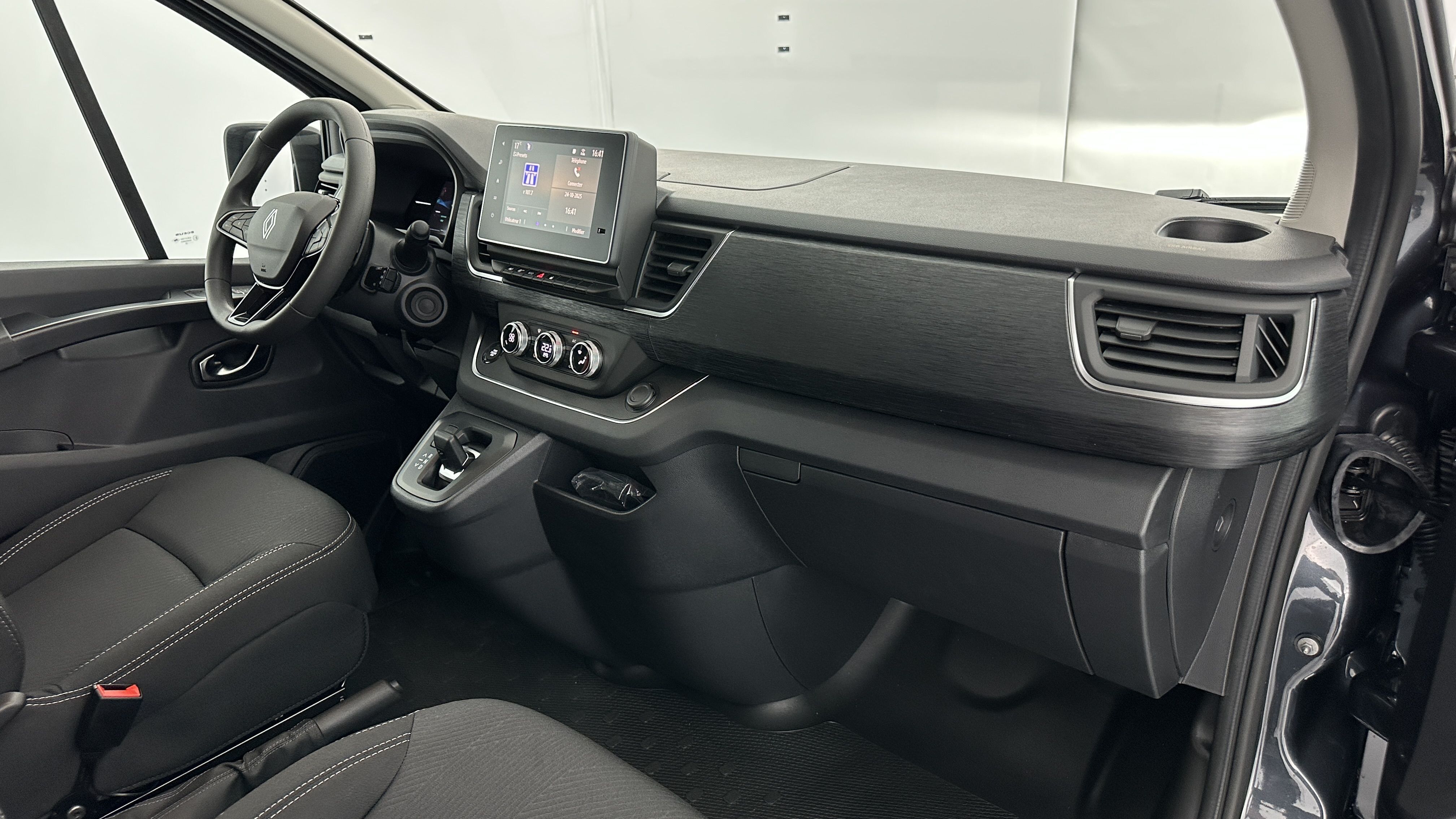 RENAULT TRUCKS Trafic ca L2H1 3000 2.0 dCi 150ch RED Edition EDC