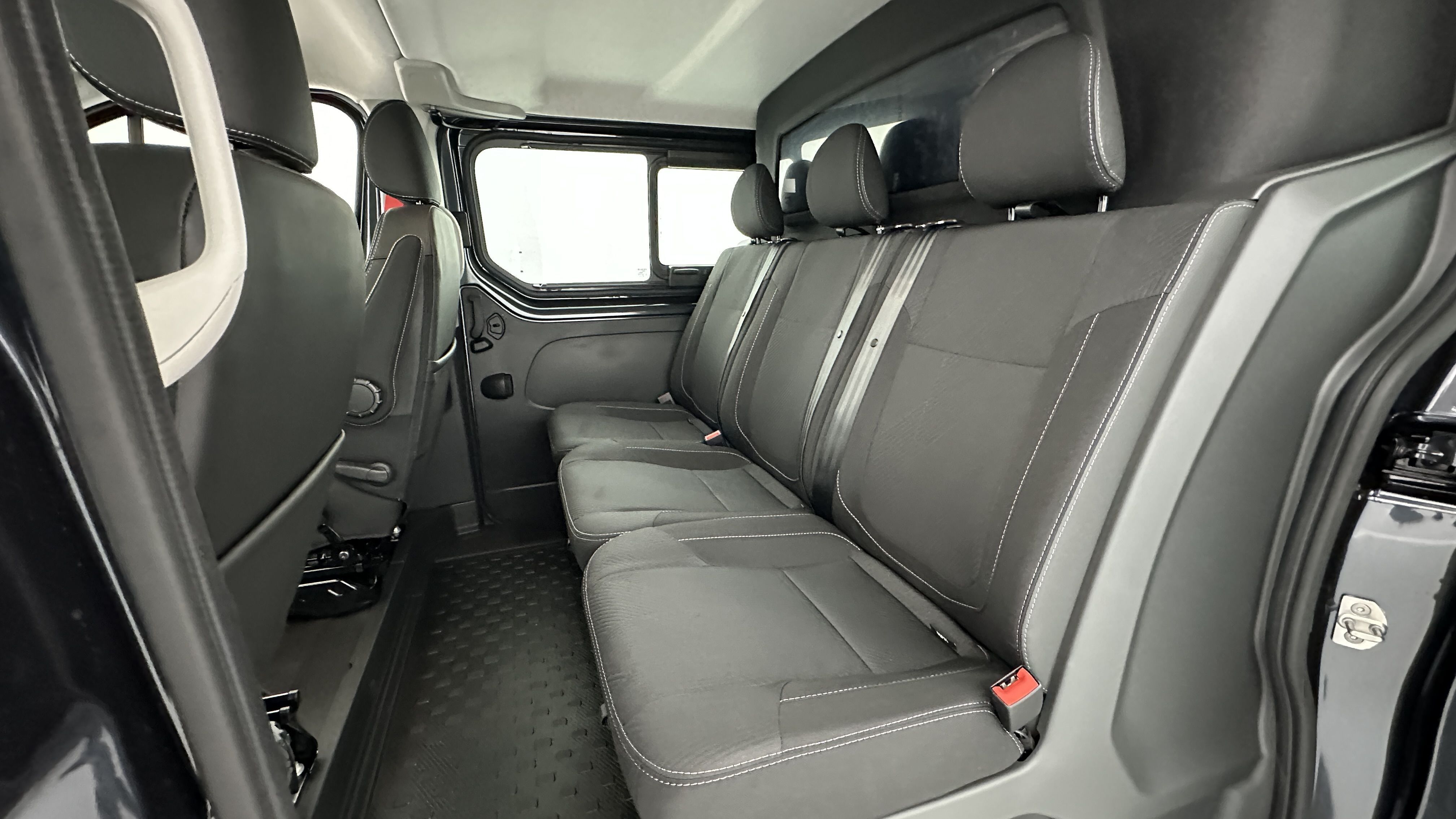 RENAULT TRUCKS Trafic ca L2H1 3000 2.0 dCi 150ch RED Edition EDC