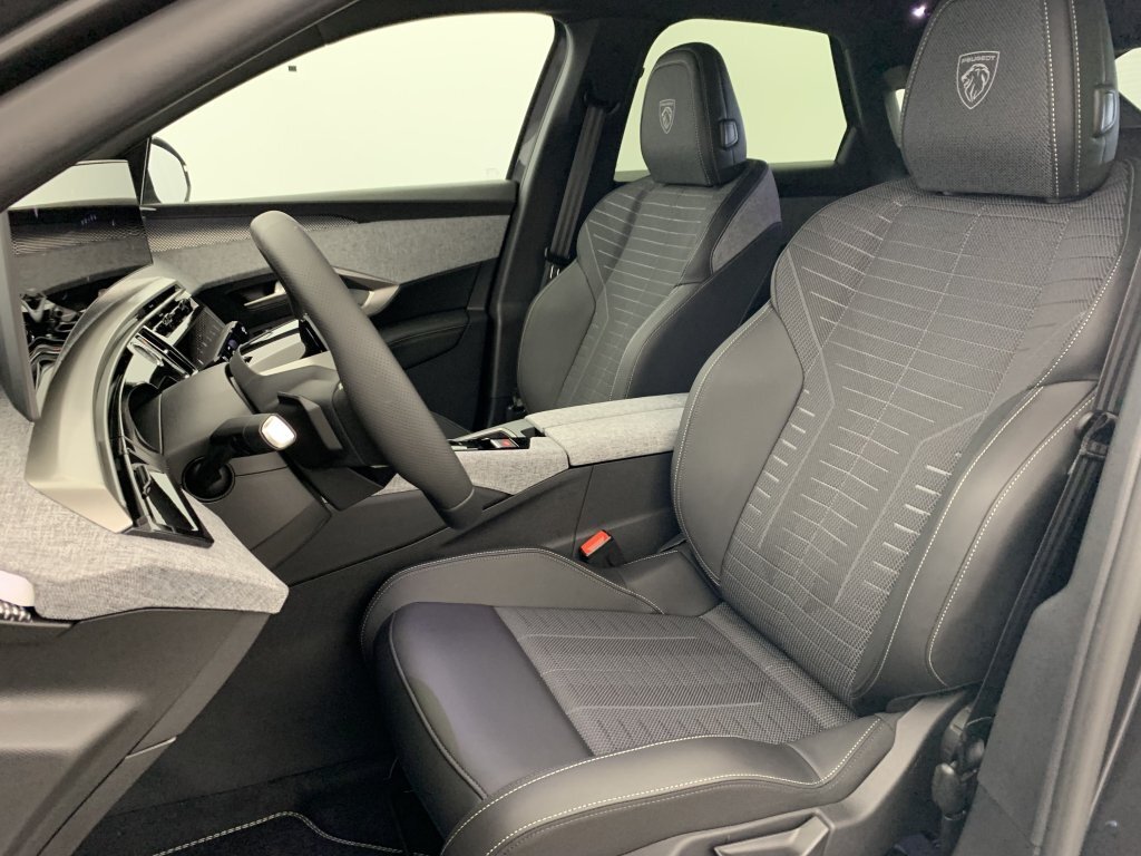 PEUGEOT 3008 Hybrid 145 e-DCS6 GT