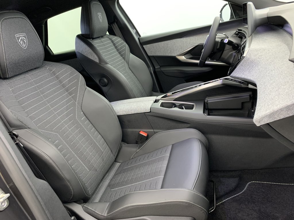 PEUGEOT 3008 Hybrid 145 e-DCS6 GT