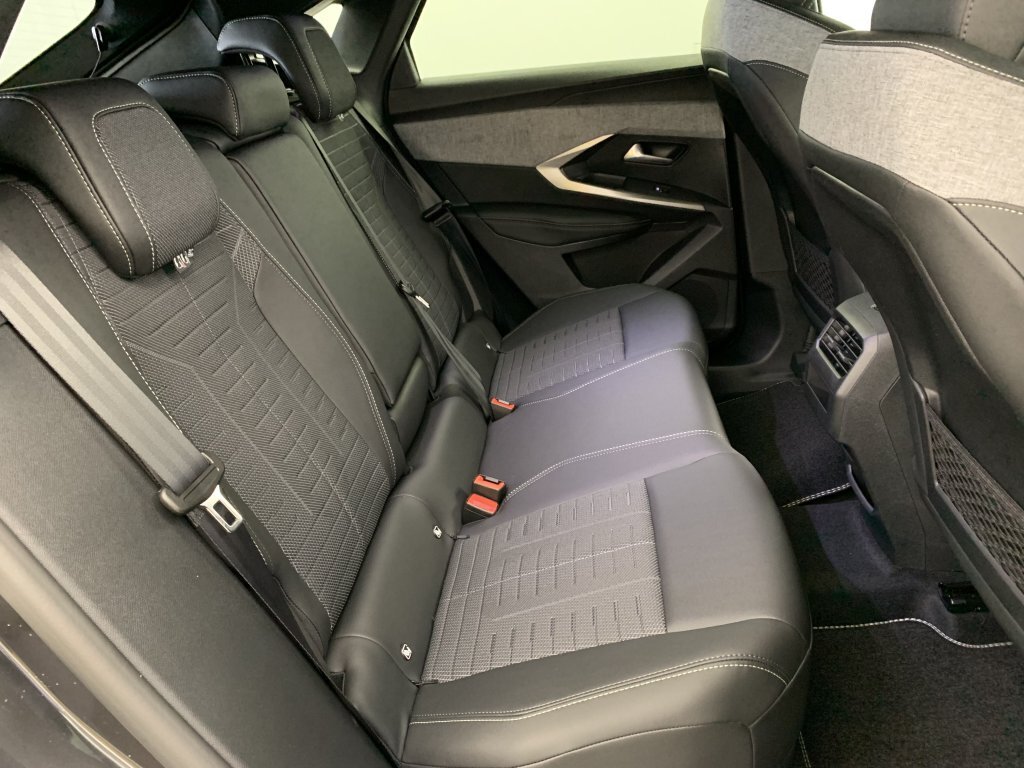 PEUGEOT 3008 Hybrid 145 e-DCS6 GT