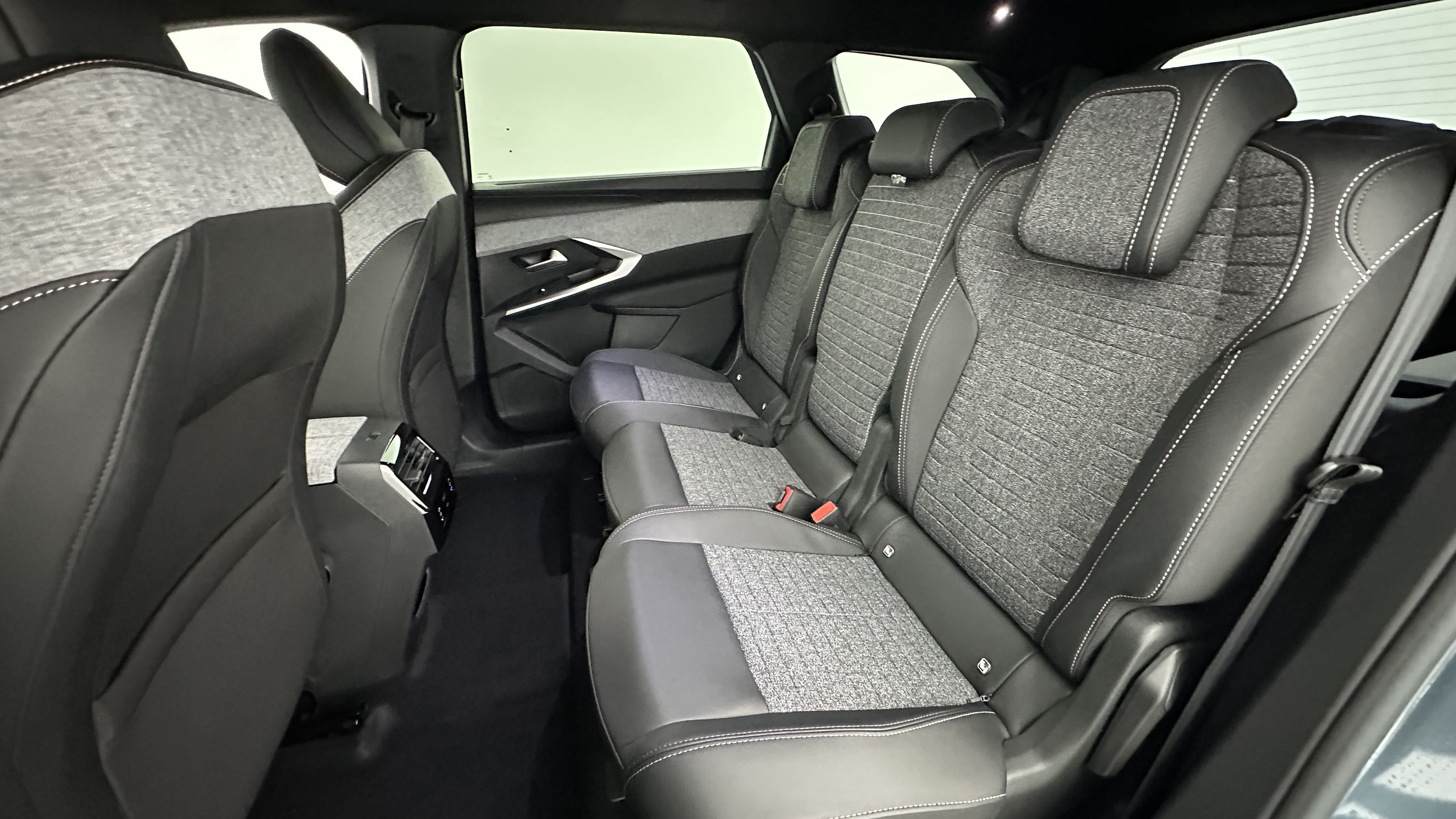 PEUGEOT 5008 1.2 Hybrid 145ch Allure e-DCS6