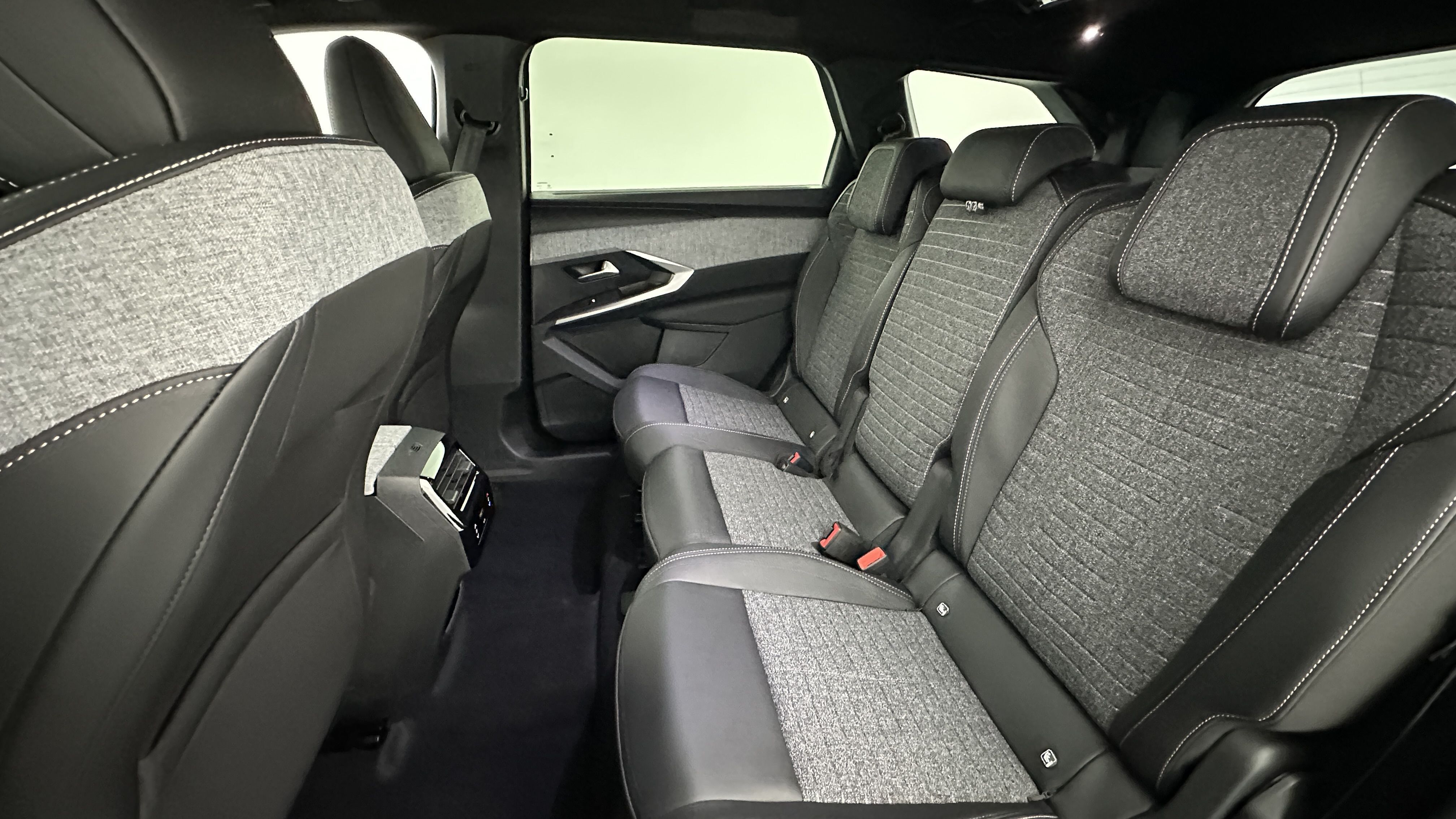 PEUGEOT 5008 1.2 Hybrid 145ch Allure e-DCS6