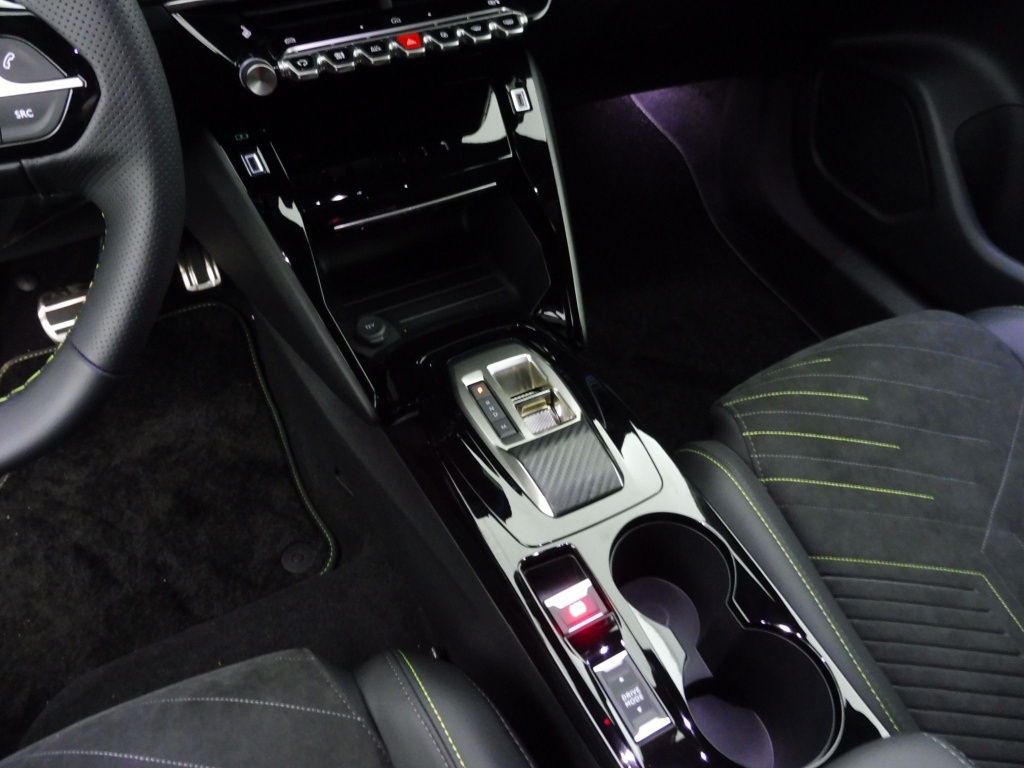 PEUGEOT 2008 1.2 HYBRID 145CH GT E-DCS6