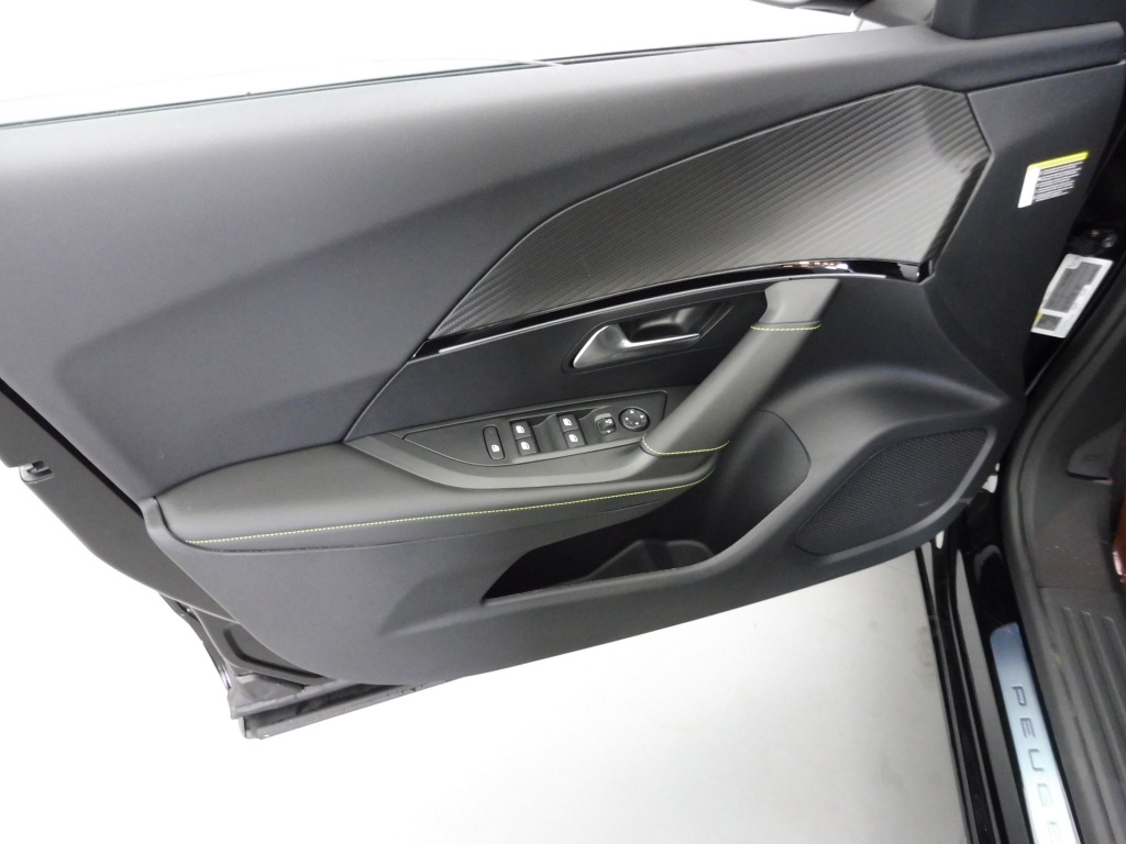 PEUGEOT 2008 1.2 HYBRID 145CH GT E-DCS6