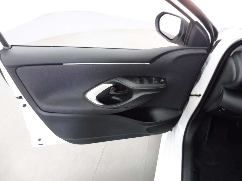 TOYOTA YARIS 116H DYNAMIC 5P MC24
