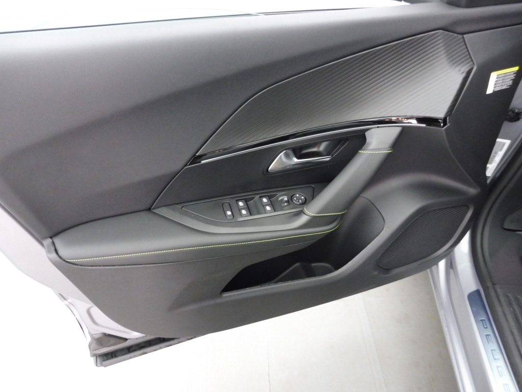 PEUGEOT 2008 1.2 HYBRID 136CH GT E-DCS6