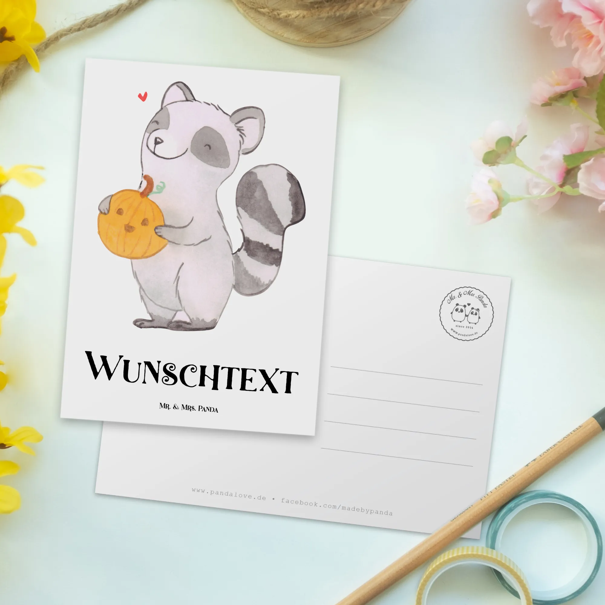 Personalisierte Postkarte Waschbär Kürbis