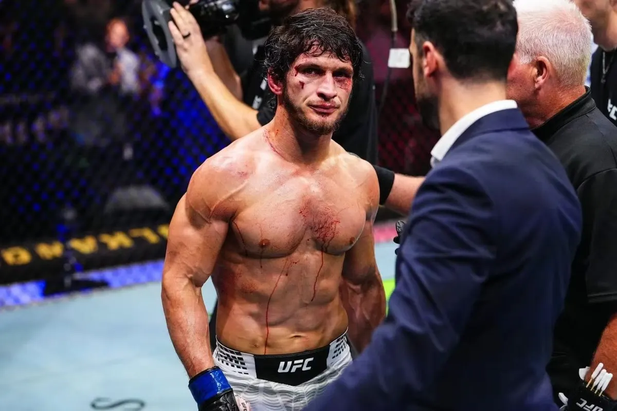 Экс-чемпион UFC: Евлоев сломался во втором раунде боя с Волкановски