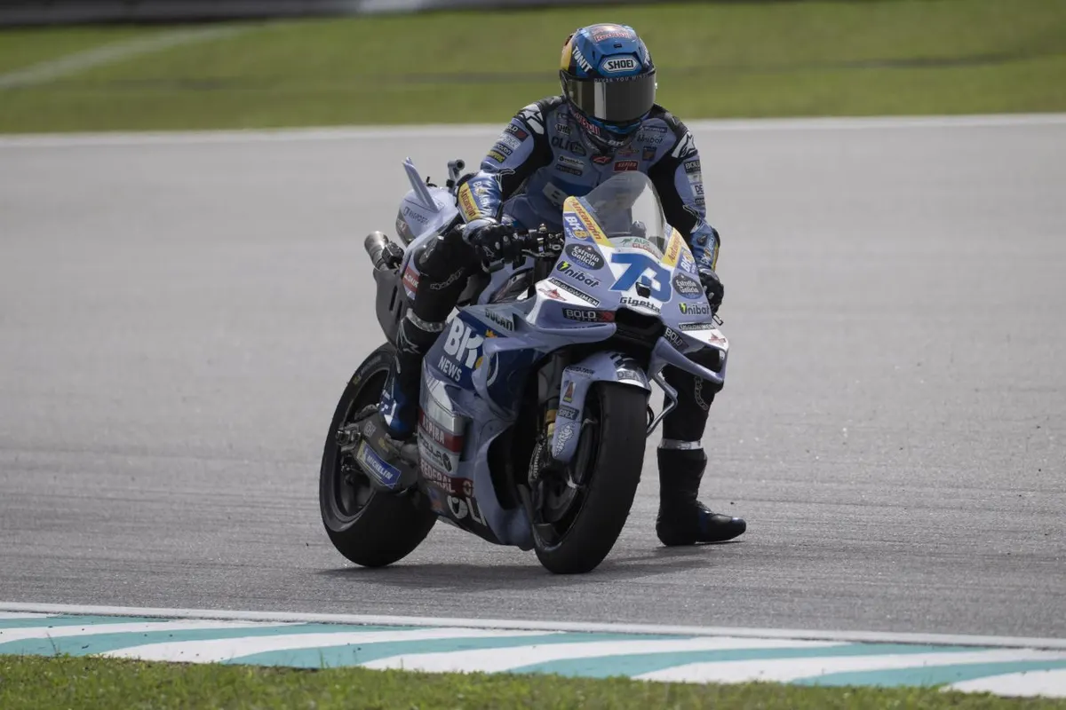 Алекс Маркес выиграл квалификацию Гран-при Малайзии MotoGP, Бедзекки — пятый