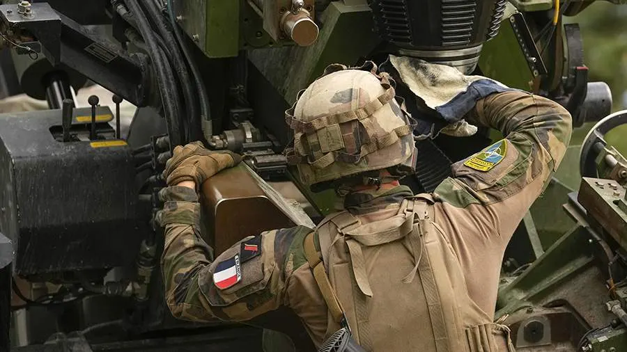 Политолог связал ставку Франции на ядерное сдерживание со слабостью армии