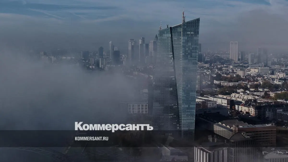 ЕЦБ осторожничает // Европейский центробанк не стал повышать ставку, несмотря на ускорение инфляции в еврозоне