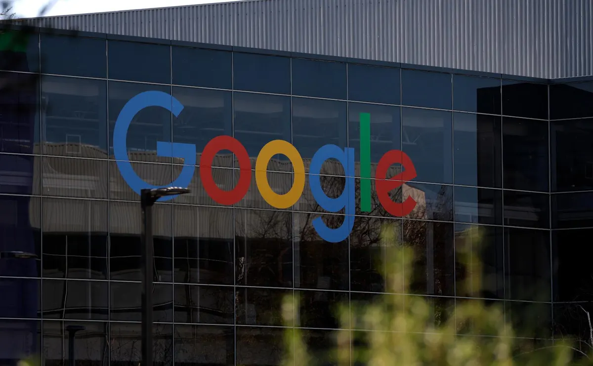 Капитализация владельца Google обвалилась на рекордные $500 млрд из-за ИИ