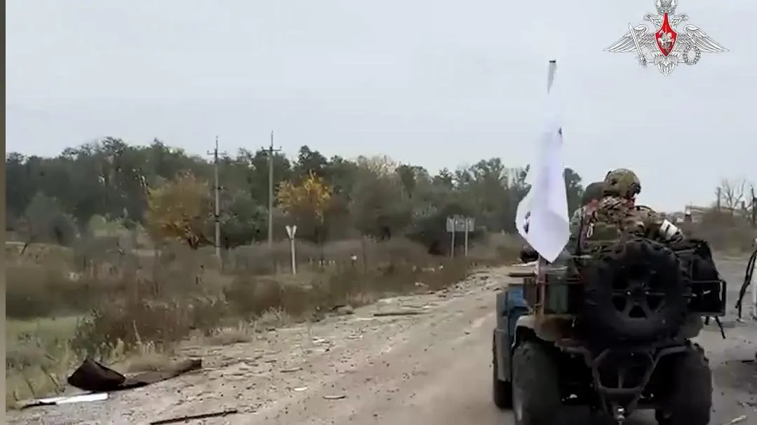 Минобороны показало кадры разминирования дорог в районе Алешек