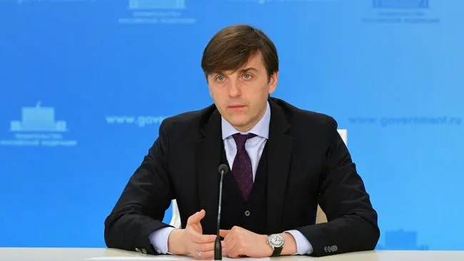 Кравцов назвал число обращений на линию помощи "Школа доверия"