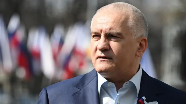 Аксенов поручил расследовать случаи хамства чиновников в ответ на обращения