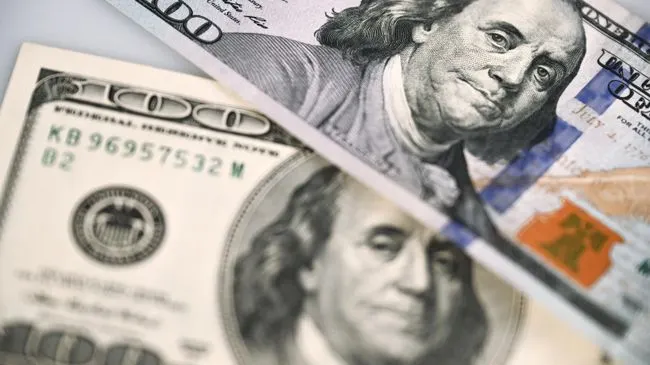 Внебиржевой курс доллара опустился ниже 80 рублей