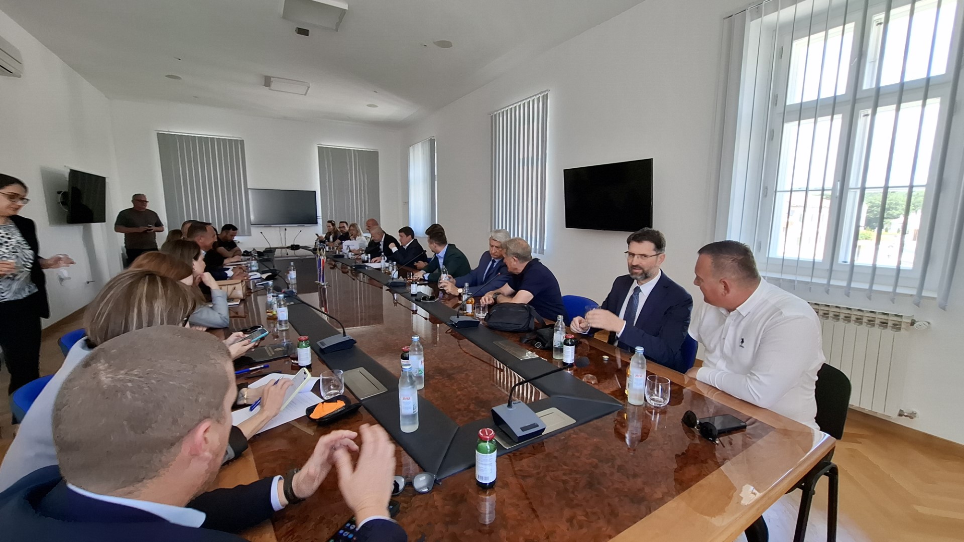 MINISTAR BUTKOVIĆ POSJETIO BENKOVAC I OBIŠAO RADOVE NA OBNOVI ŽELJEZNIČKE PRUGE