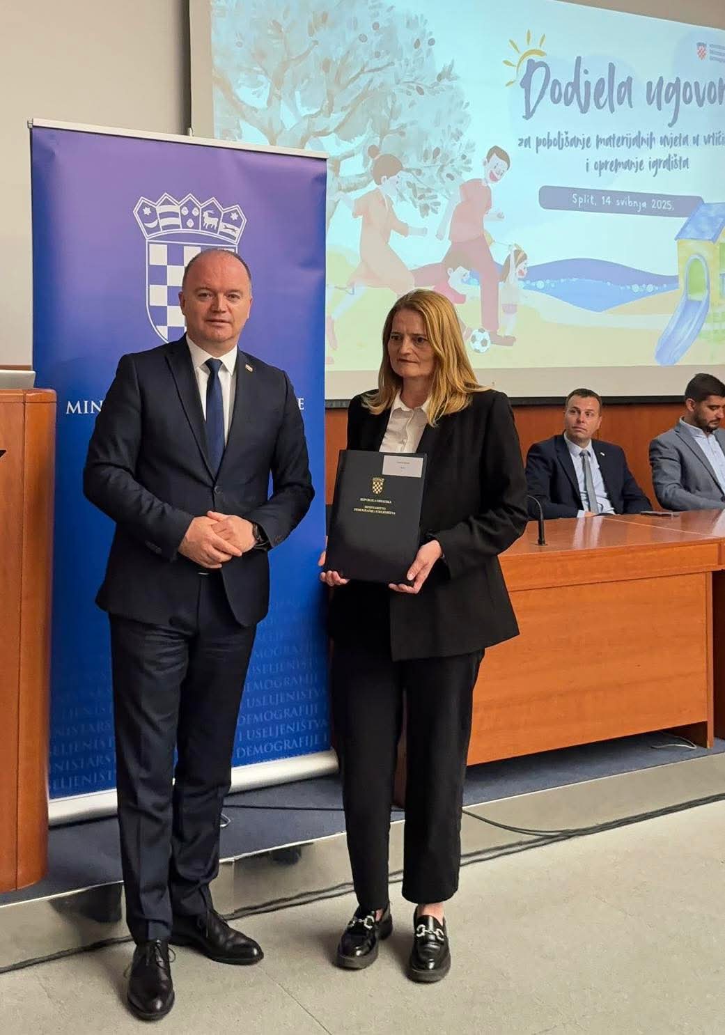 MINISTARSTVO DEMOGRAFIJE I USELJENIŠTVA GRADU BENKOVCU ODOBRILO 100.000,00 EURA ZA DJEČJI VRTIĆ I DJEČJE IGRALIŠTE