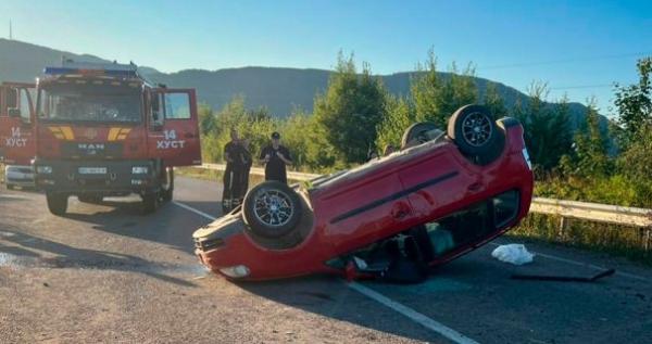 Чергова аварія на дорогах України: постраждали люди, рятувальники ліквідували наслідки