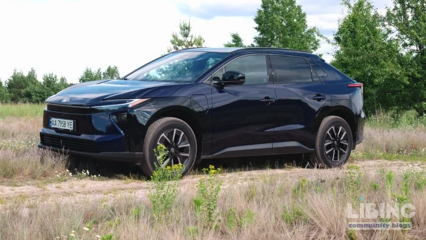 Toyota bZ4X: глибокий тест міського електричного кросовера та розбір реальної витривалості на трасі