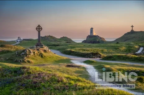 Coastal Paths of Britain: An Analytical Guide to UK Coastal Walking